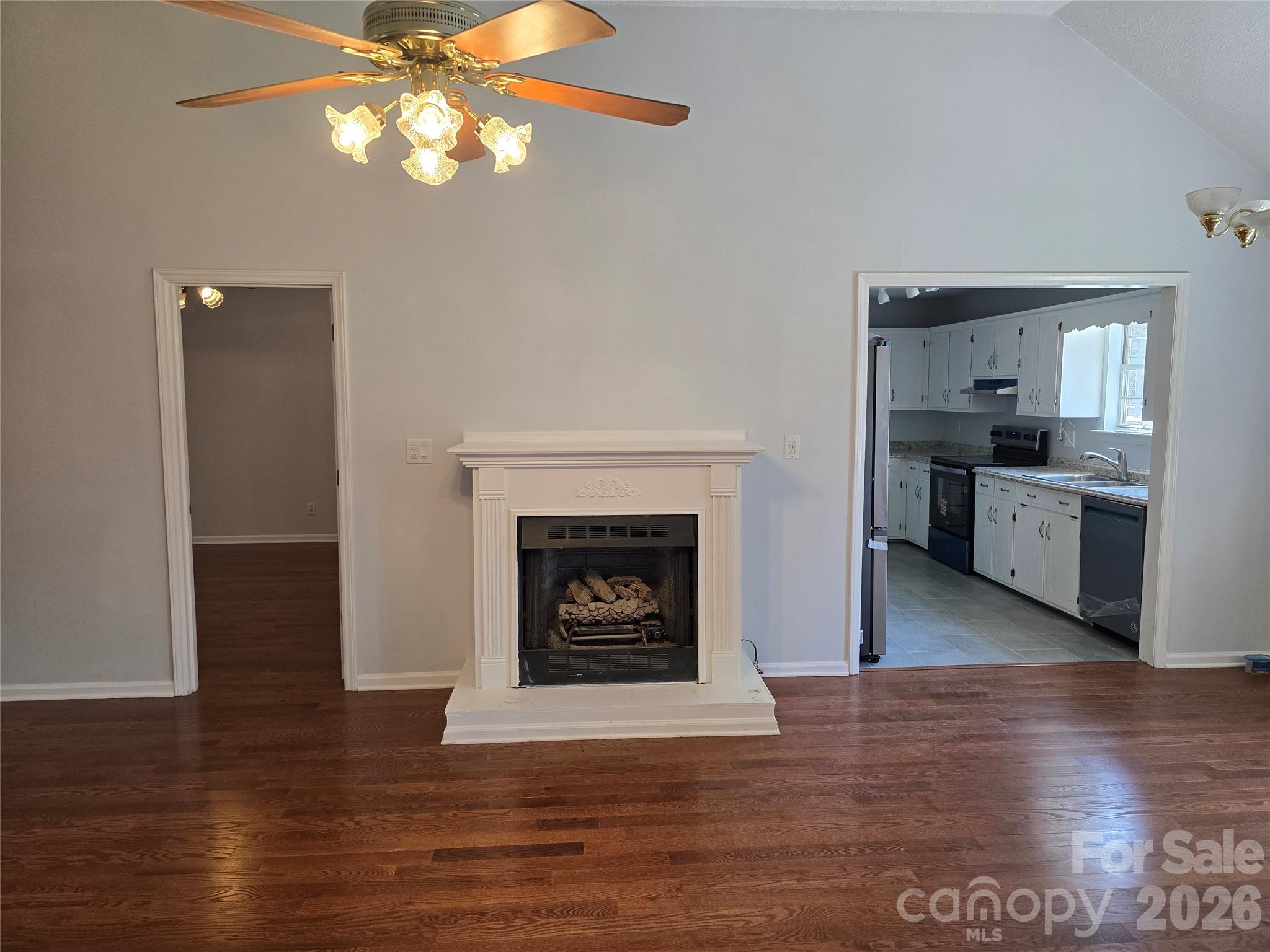 2393 Oxford Circle Property Photo 6