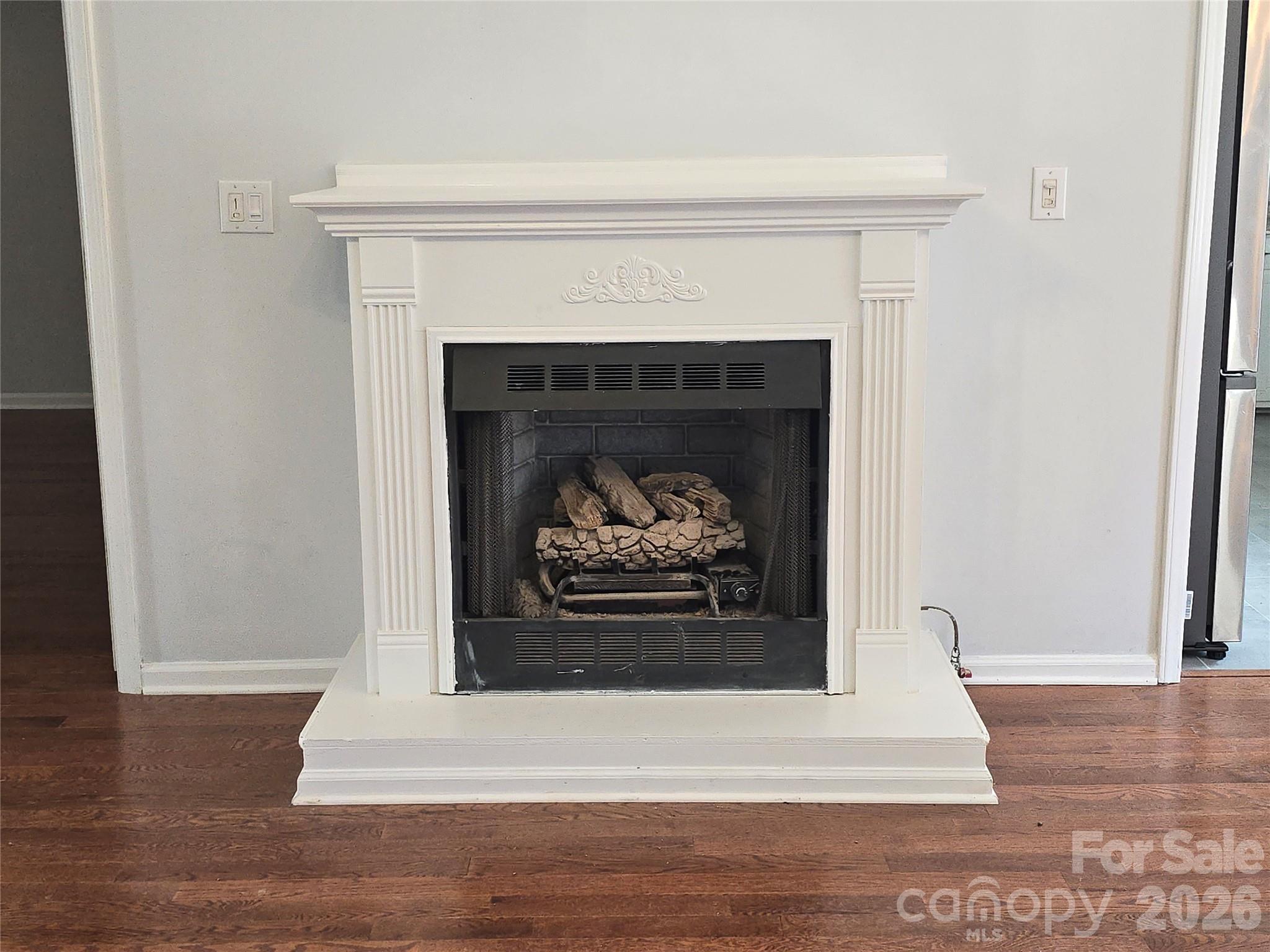 2393 Oxford Circle Property Photo 7