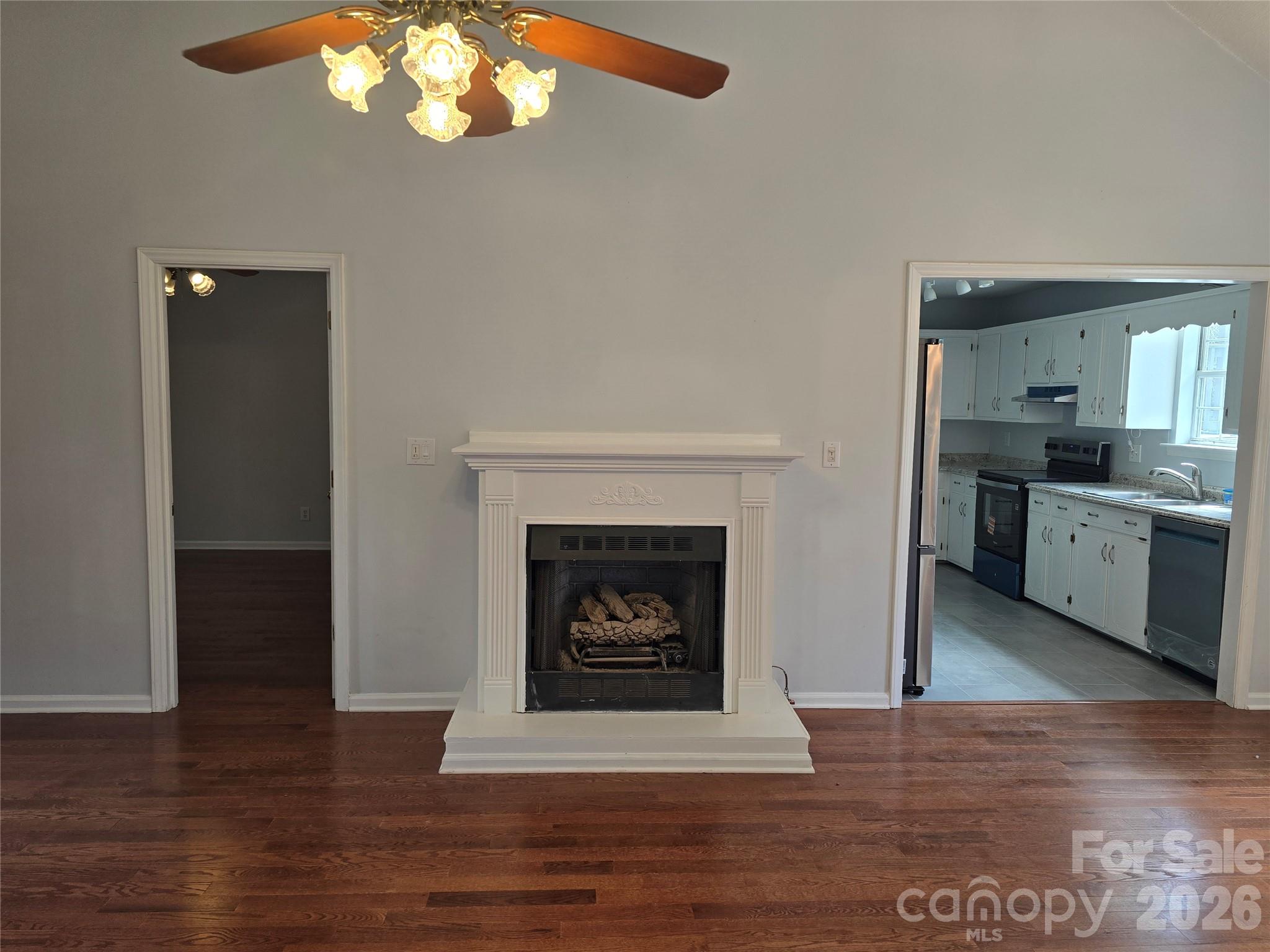 2393 Oxford Circle Property Photo 9