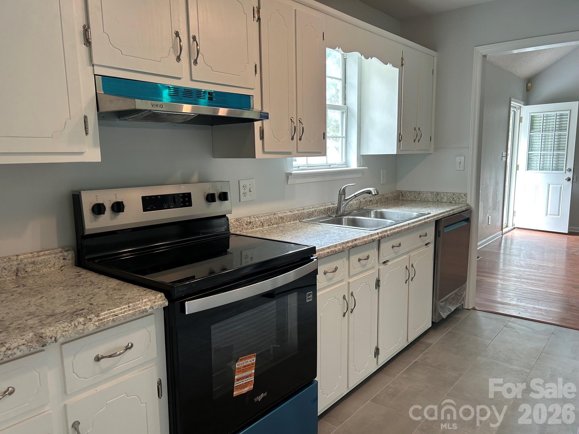 2393 Oxford Circle Property Photo 10