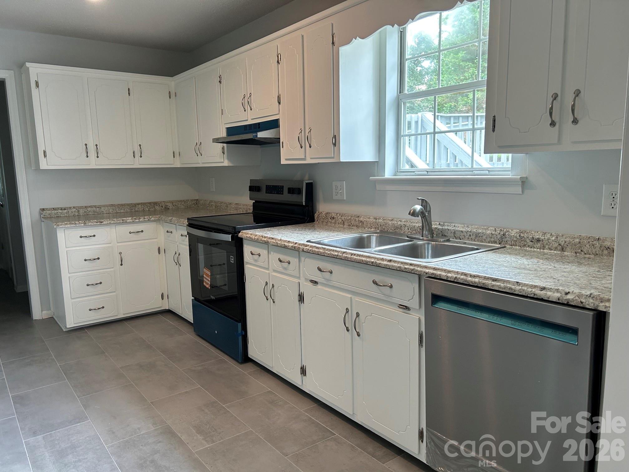 2393 Oxford Circle Property Photo 11