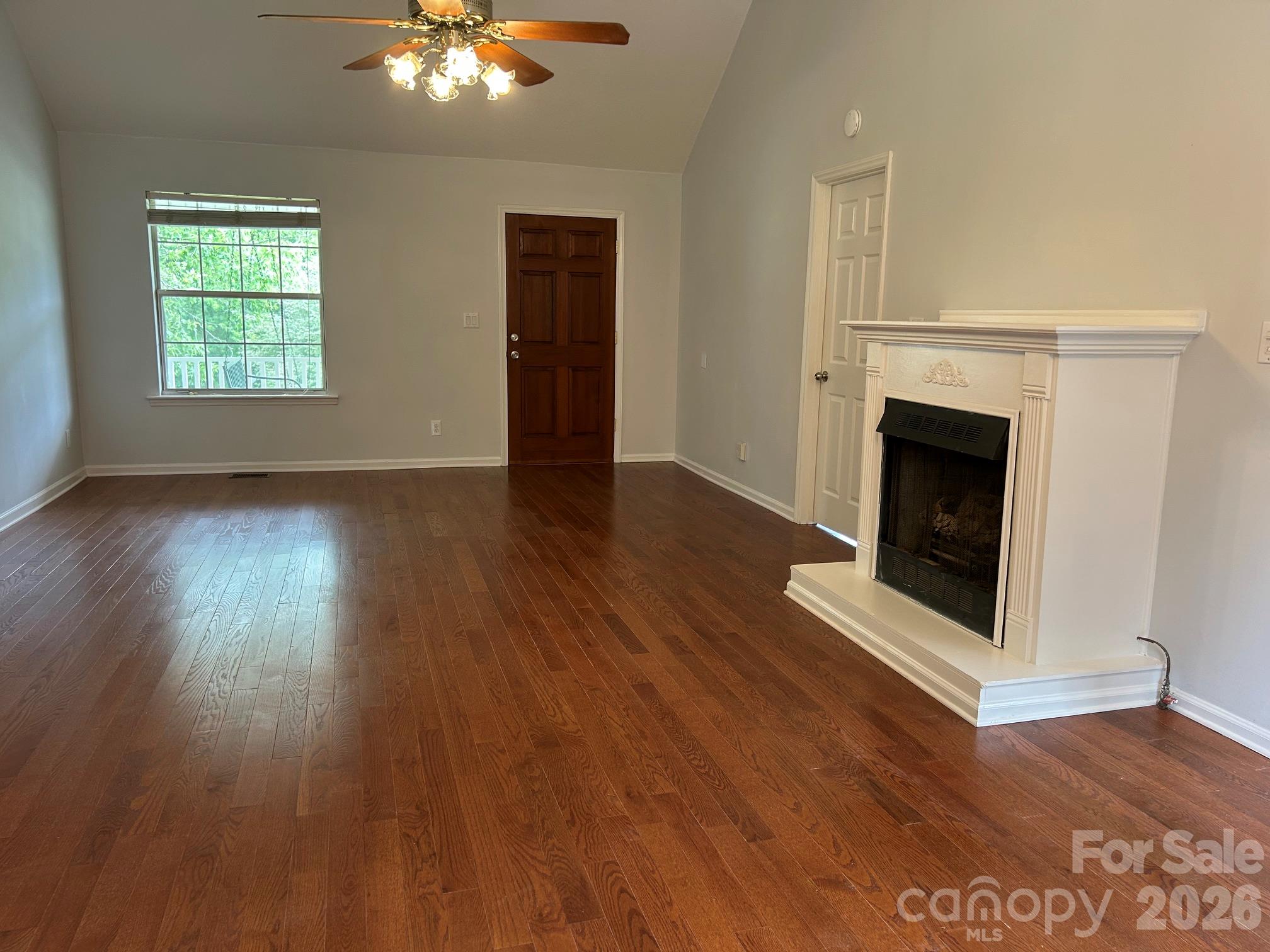 2393 Oxford Circle Property Photo 16