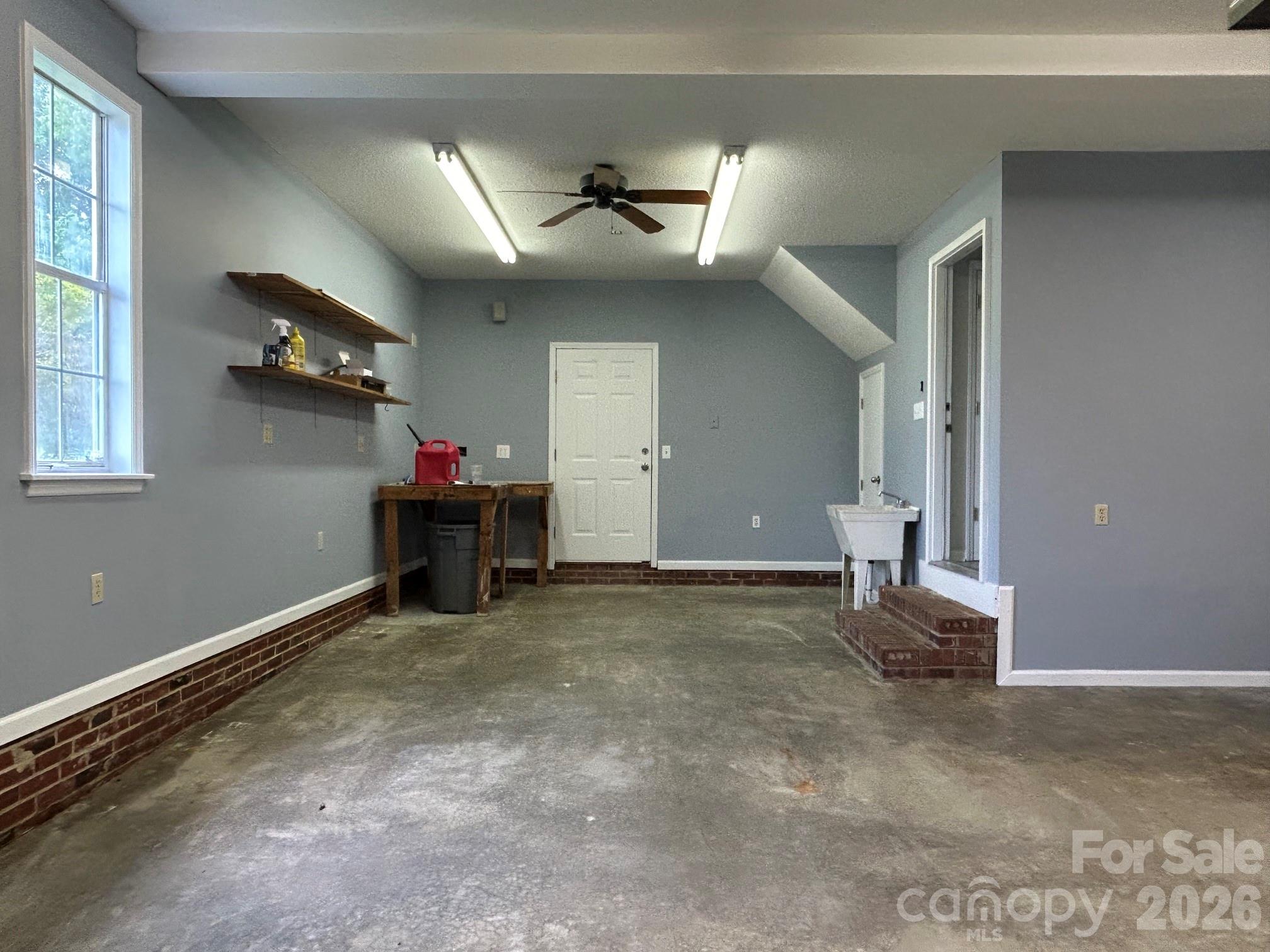 2393 Oxford Circle Property Photo 30