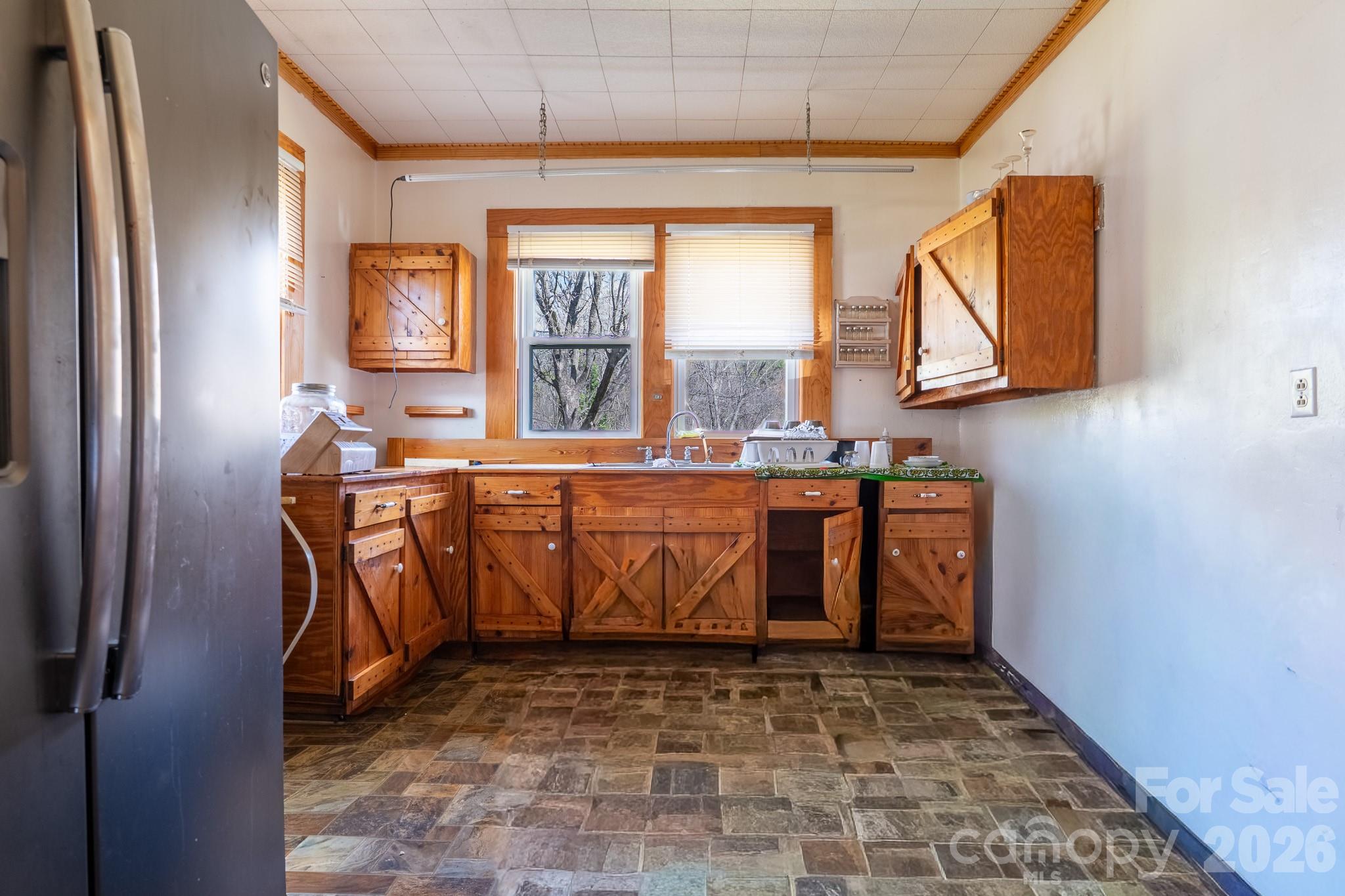 218 W 28th Street Property Photo 4