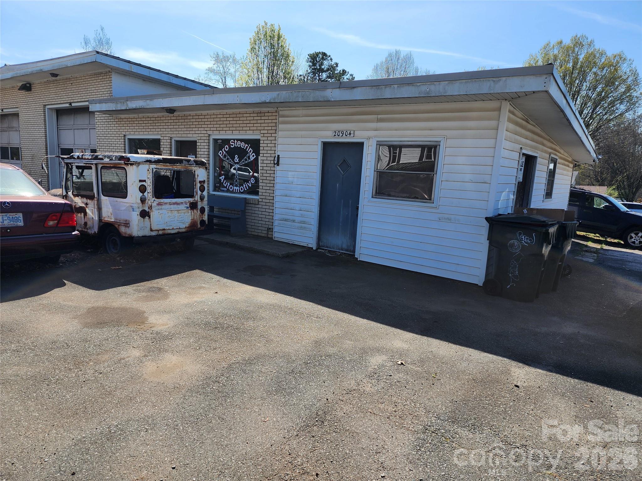 20904 Catawba Avenue Property Photo 2
