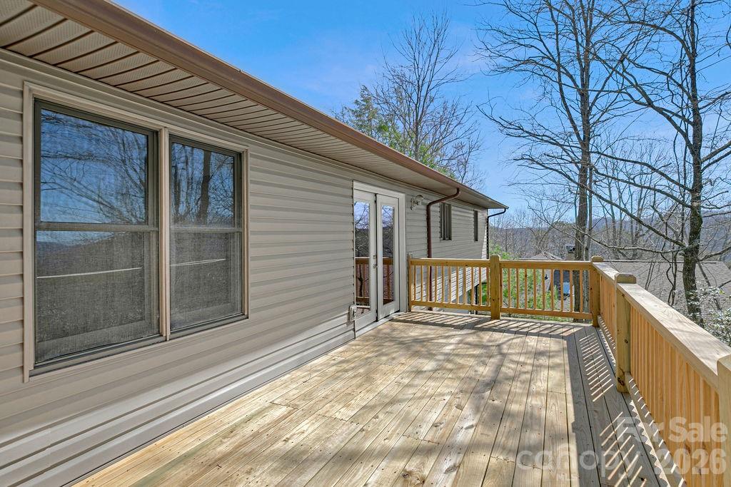 416 Kanasgowa Drive Property Photo 3