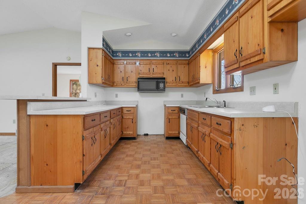 416 Kanasgowa Drive Property Photo 12