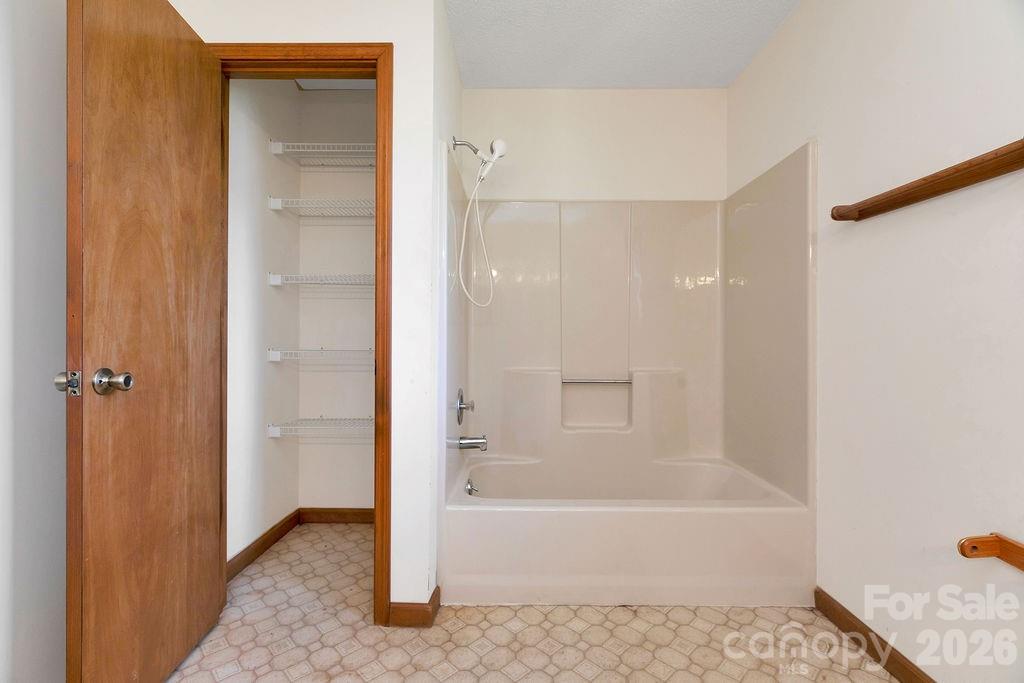416 Kanasgowa Drive Property Photo 17