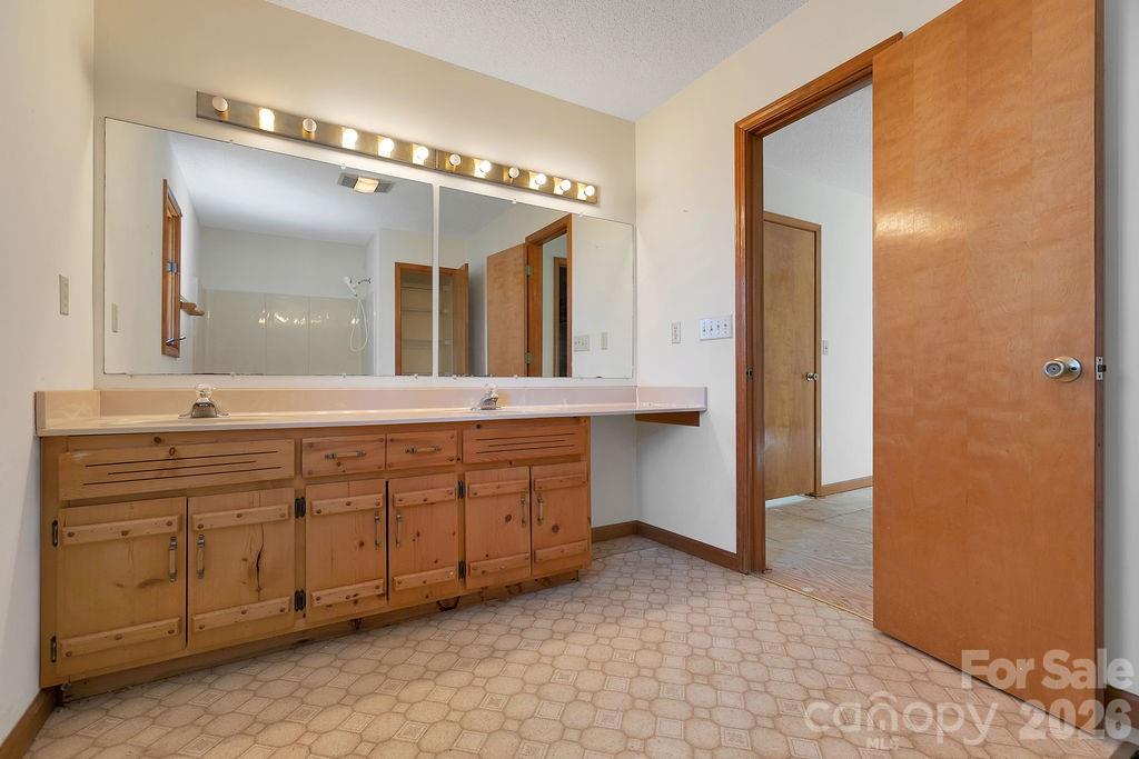 416 Kanasgowa Drive Property Photo 18