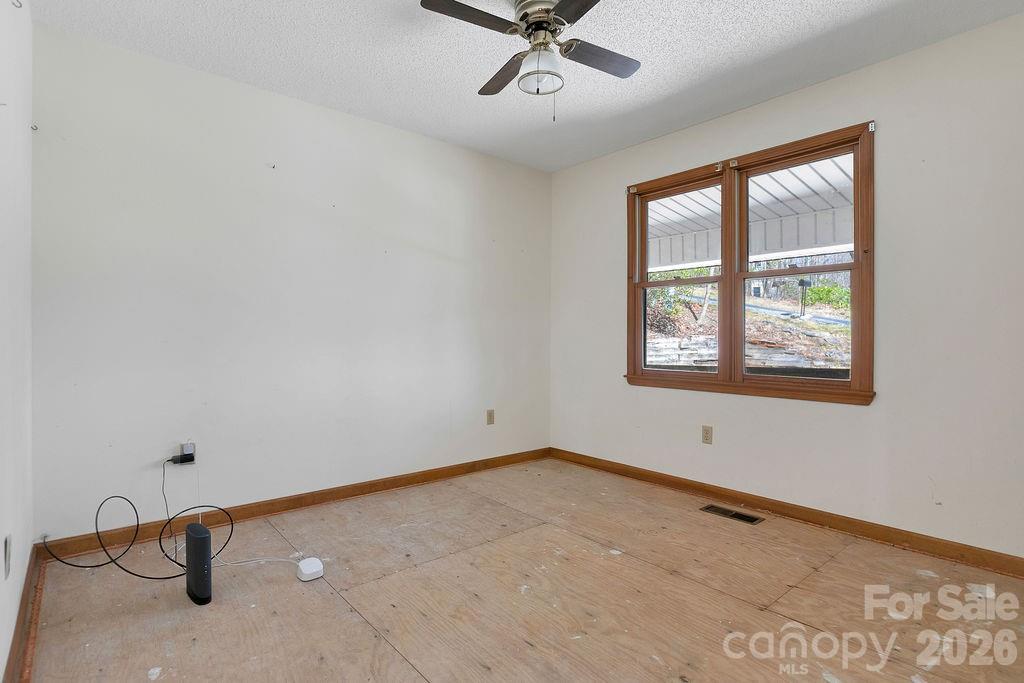 416 Kanasgowa Drive Property Photo 20