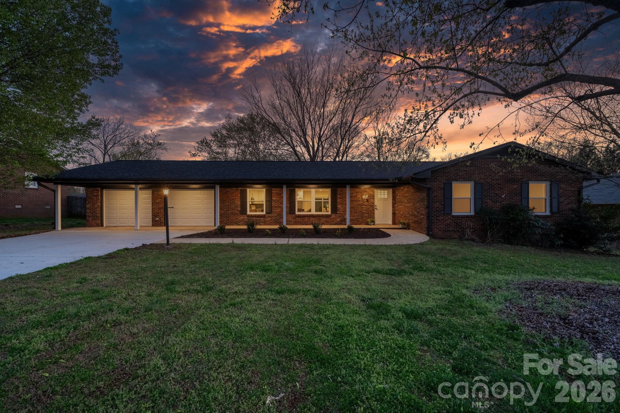 715 Sunridge Drive Property Photo 1