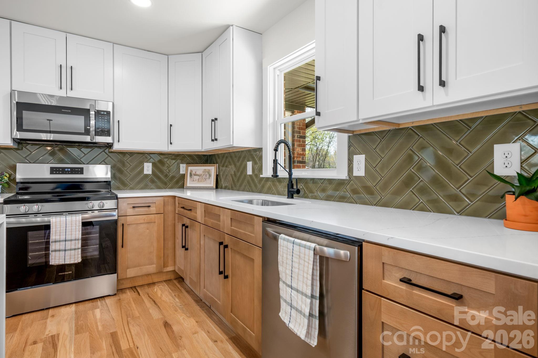 715 Sunridge Drive Property Photo 6