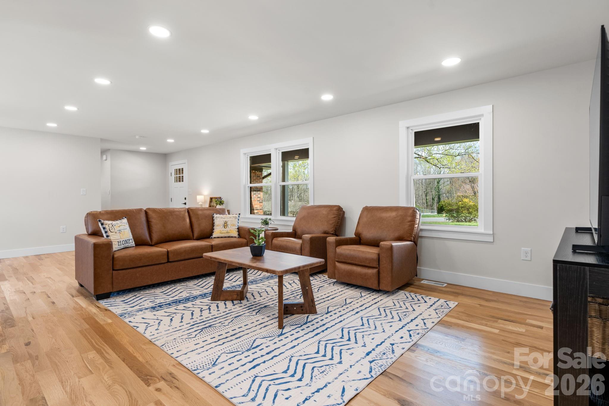 715 Sunridge Drive Property Photo 8