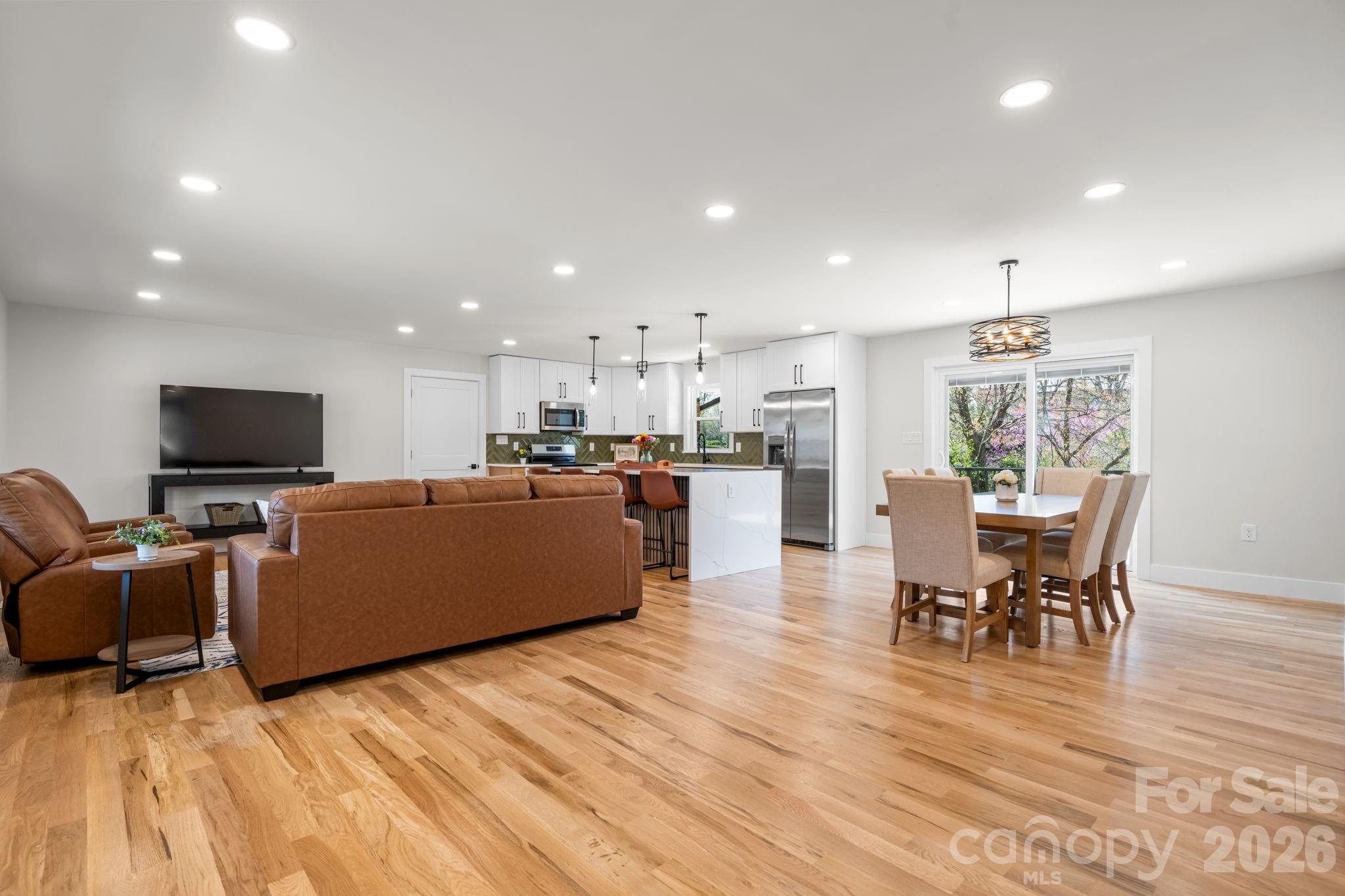 715 Sunridge Drive Property Photo 10