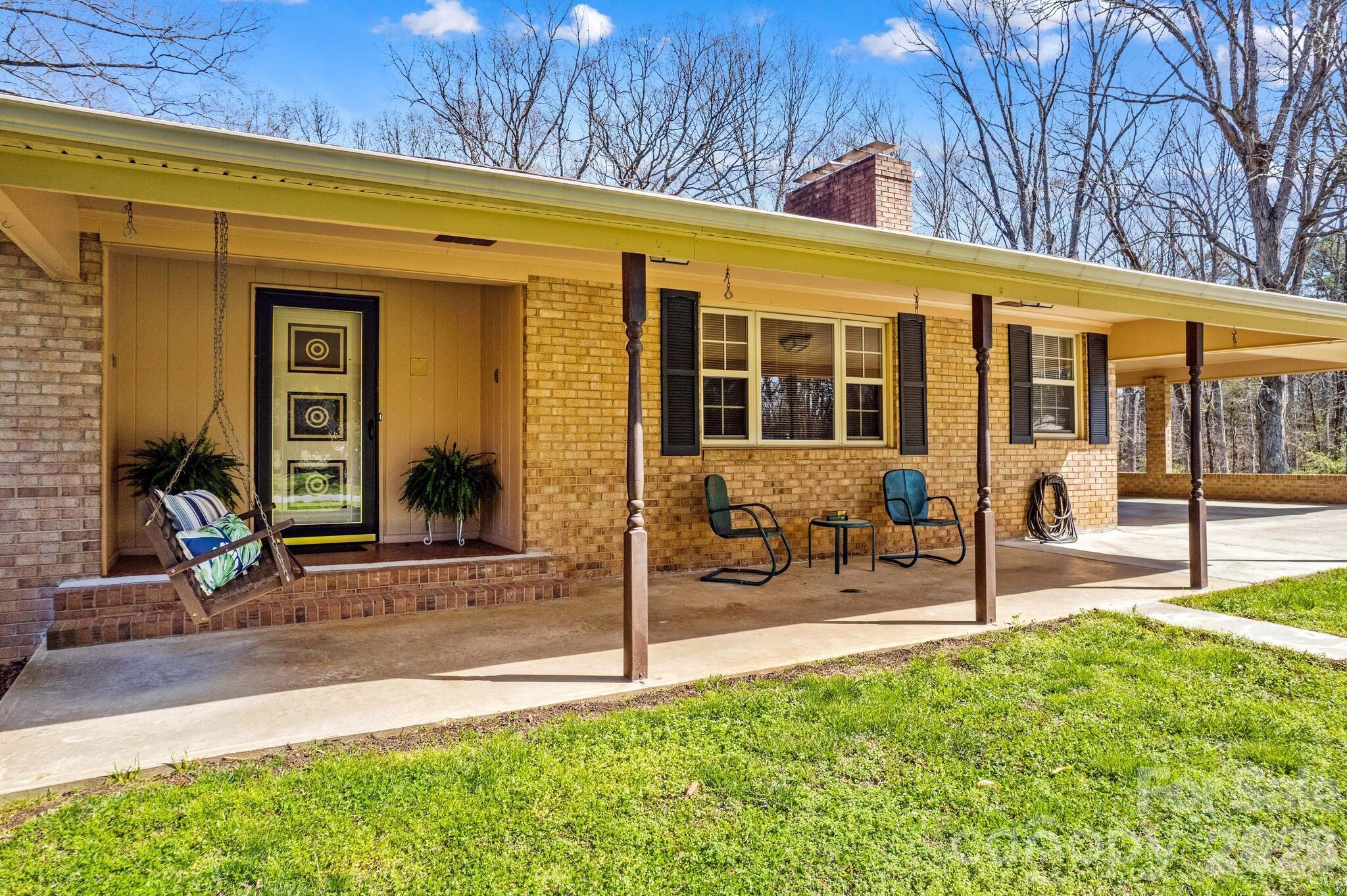 5075 Lakeview Drive Property Photo 2
