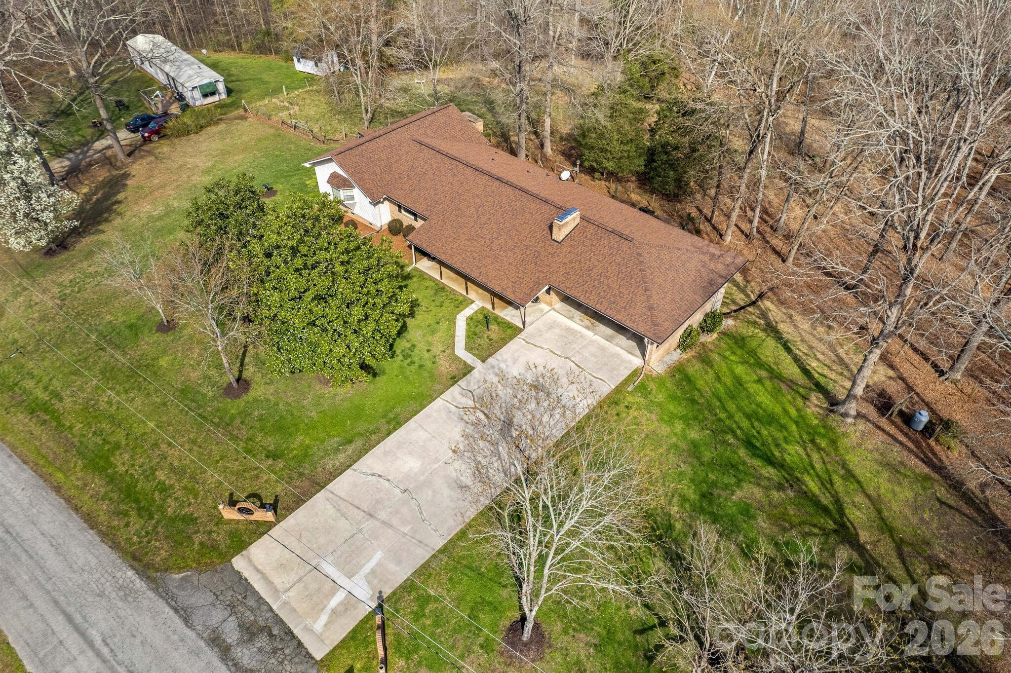 5075 Lakeview Drive Property Photo 4
