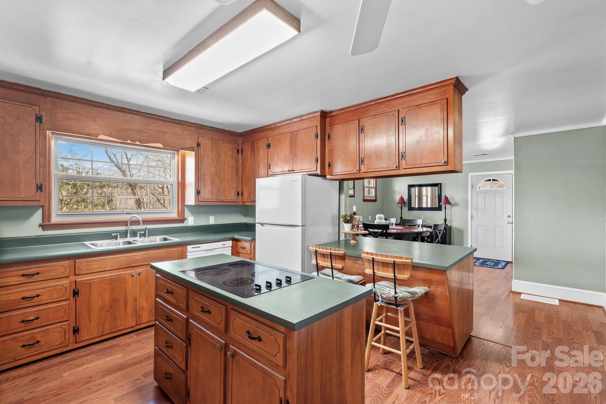 5075 Lakeview Drive Property Photo 14