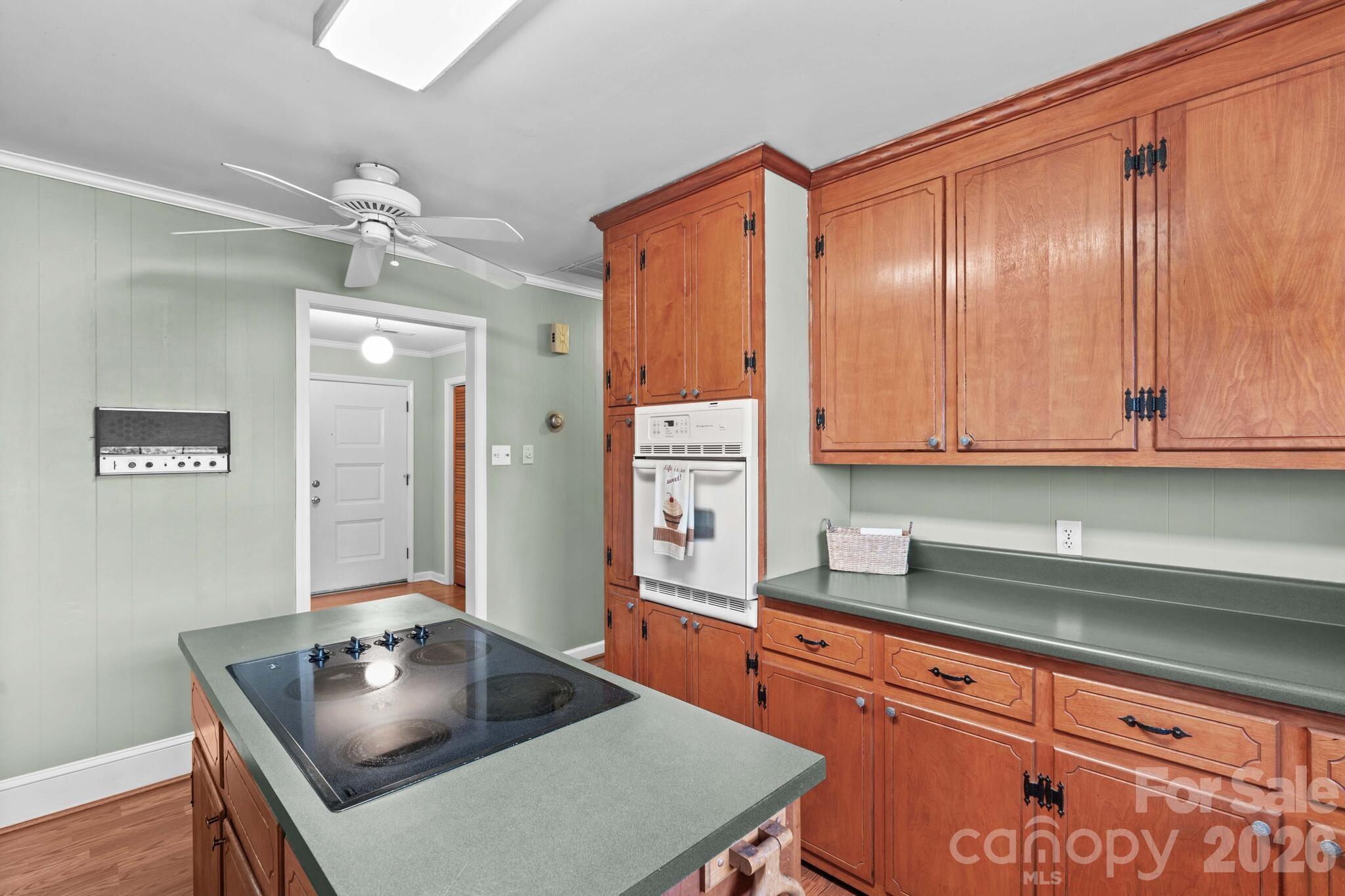 5075 Lakeview Drive Property Photo 16
