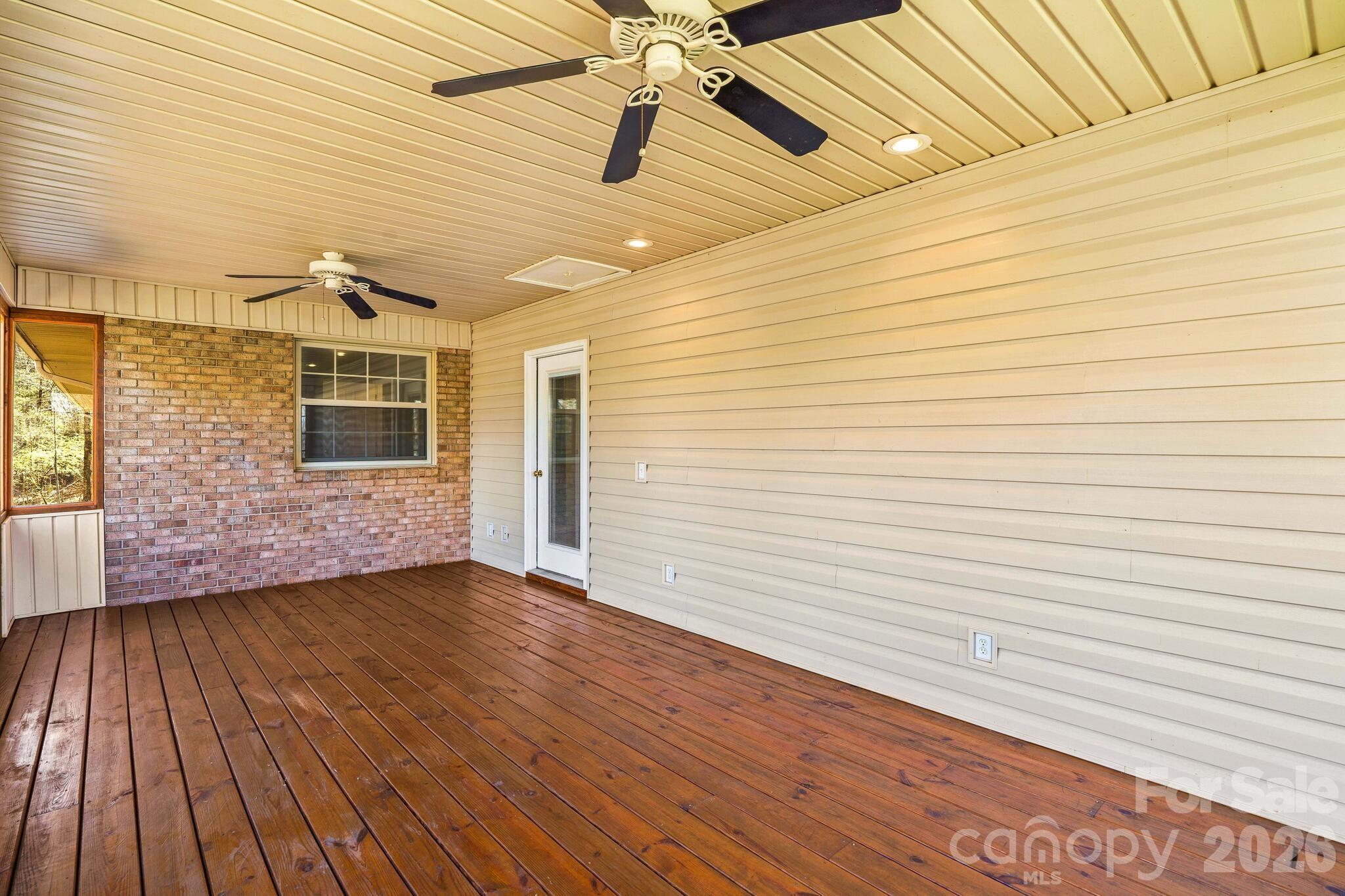 5075 Lakeview Drive Property Photo 29