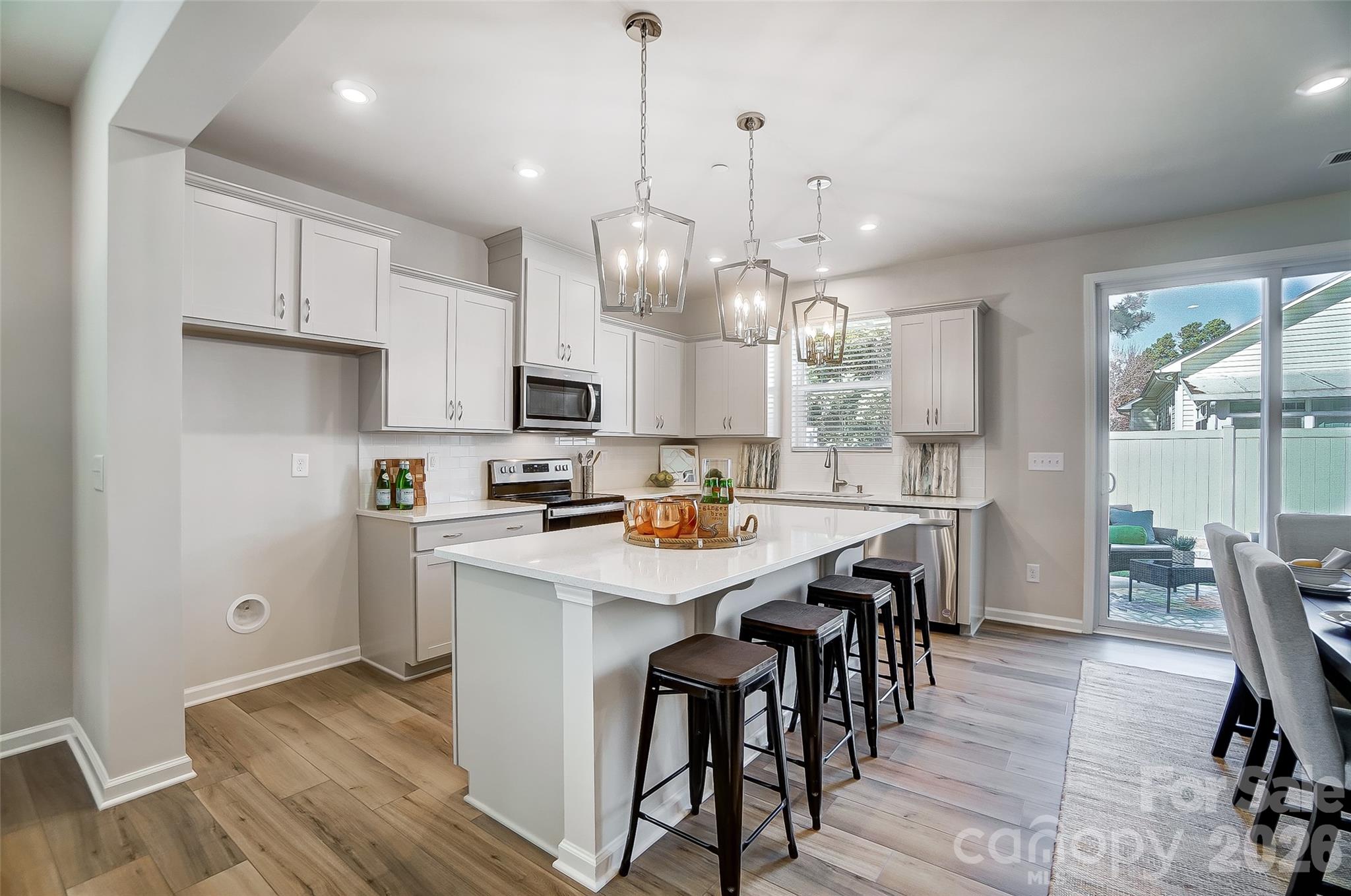 2545 Hedgecliff Road Property Photo 7