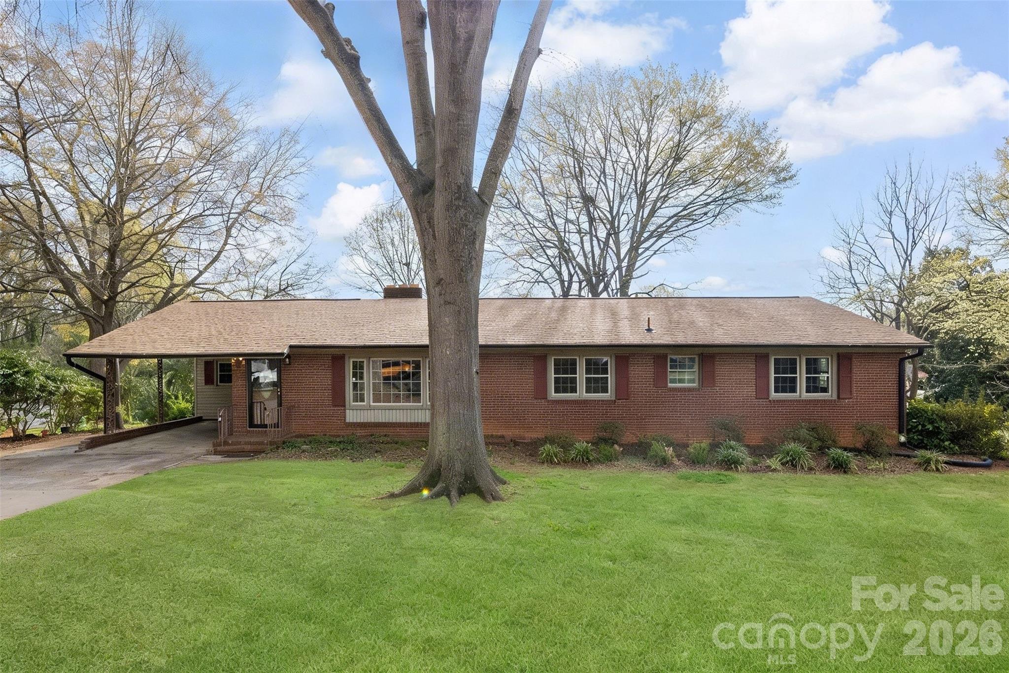420 Downey Place Property Photo 1