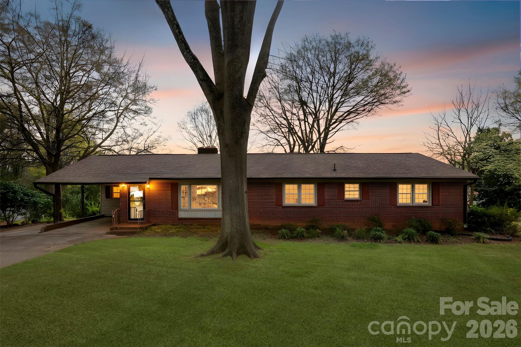 420 Downey Place Property Photo 2