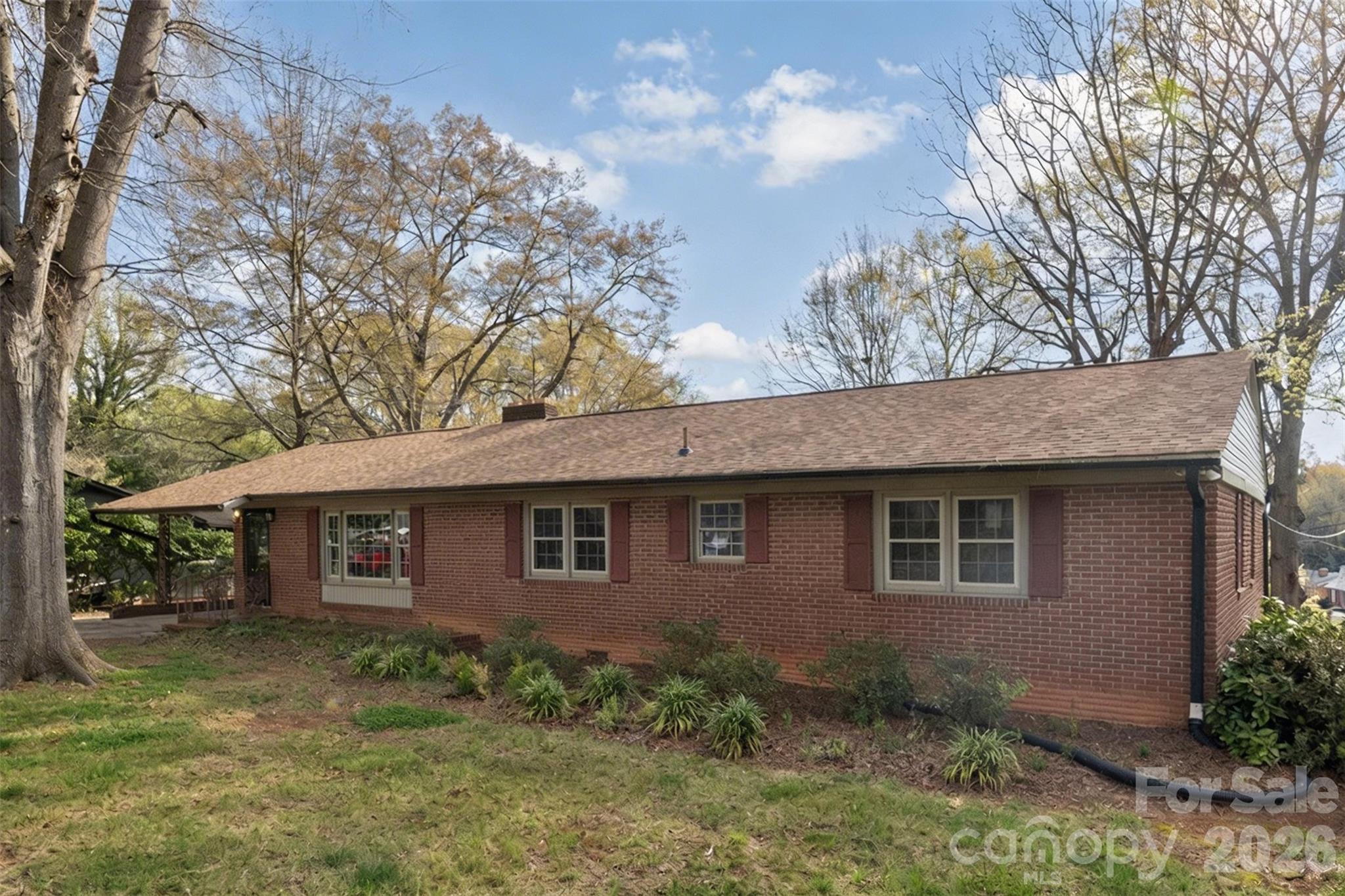 420 Downey Place Property Photo 3