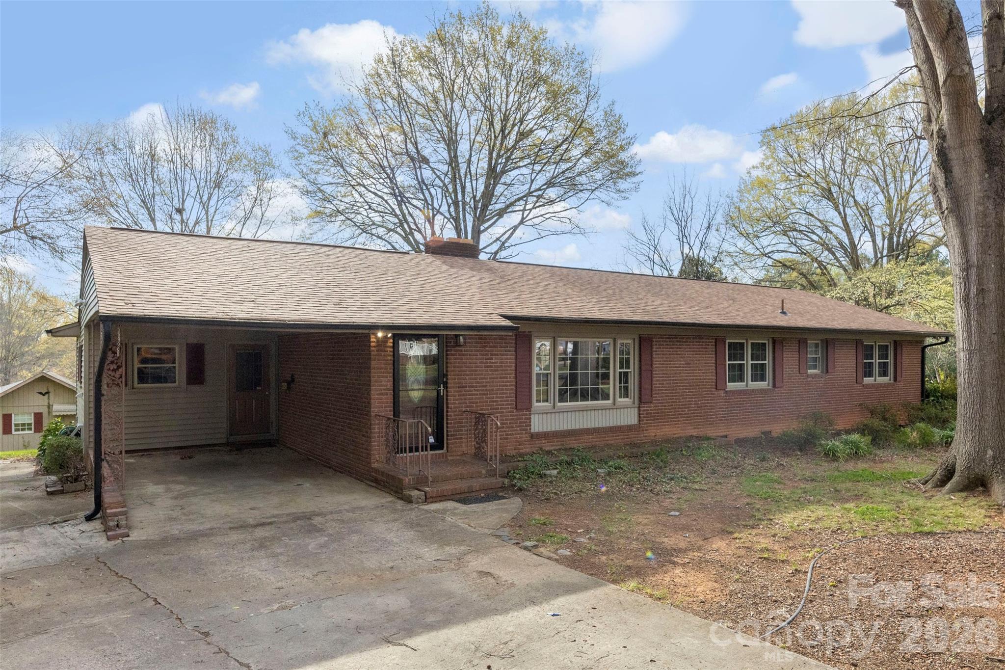 420 Downey Place Property Photo 4