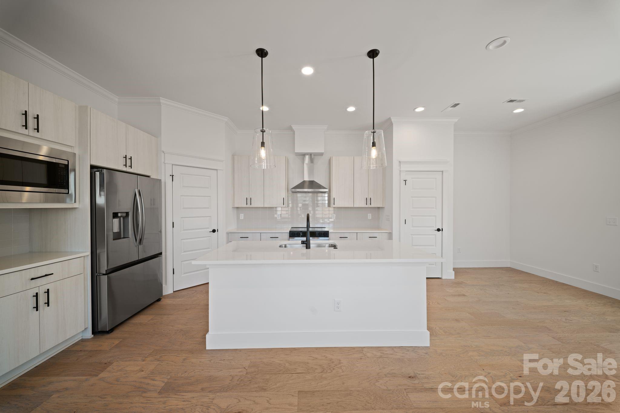 128 Collin Place 35 Property Photo 2