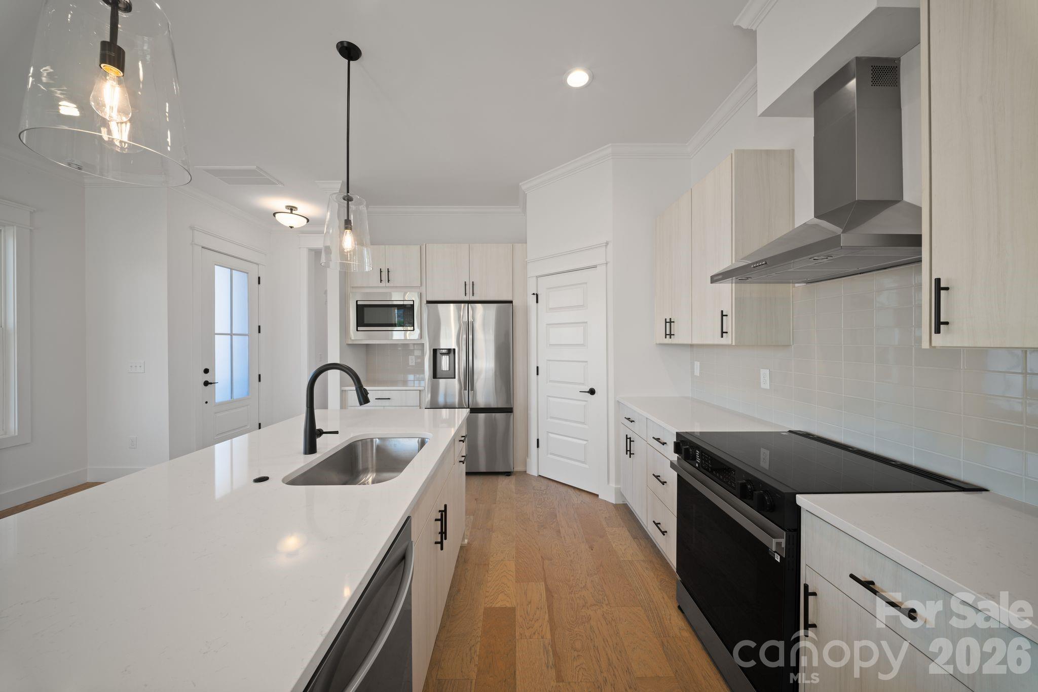 128 Collin Place 35 Property Photo 3