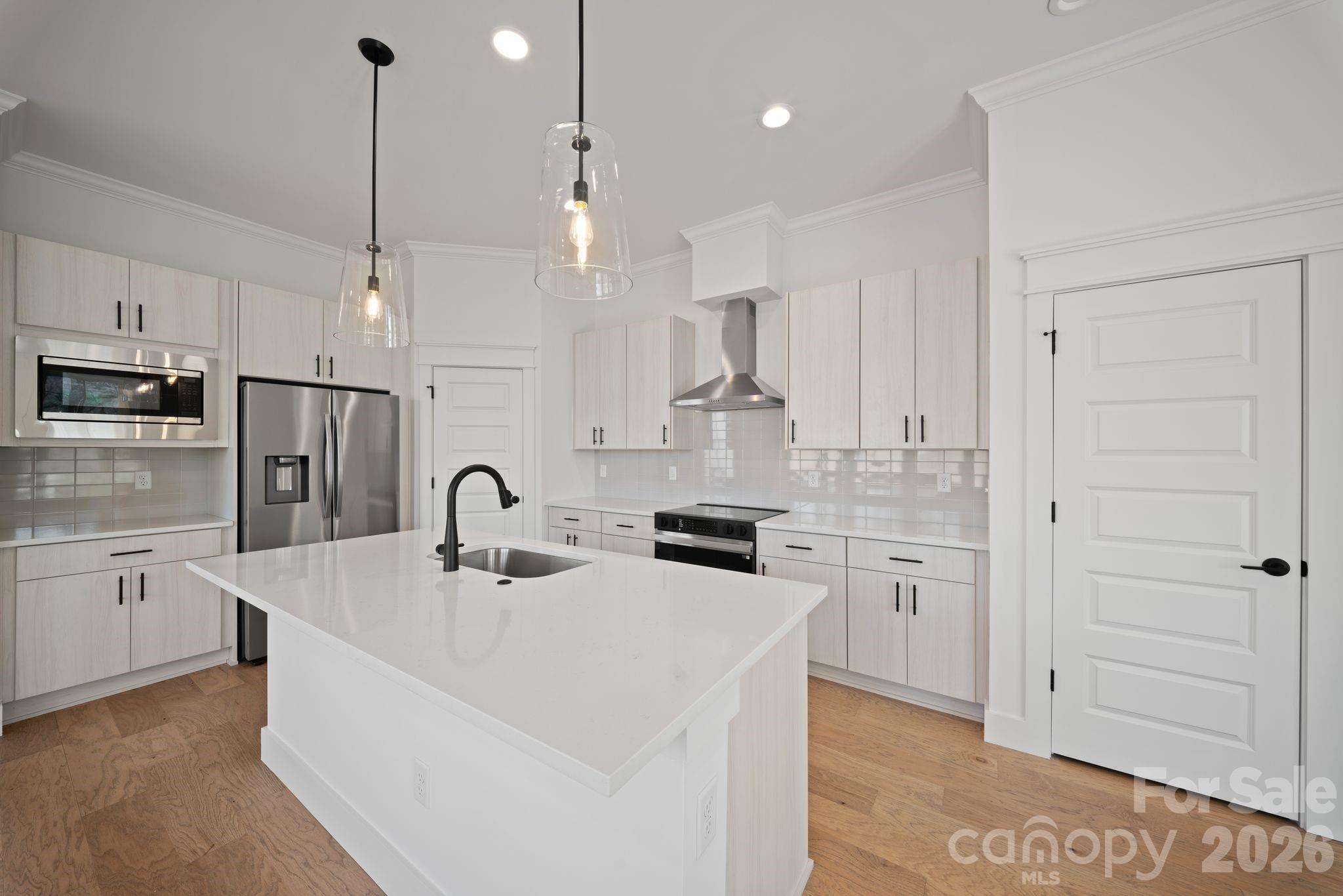 128 Collin Place 35 Property Photo 6