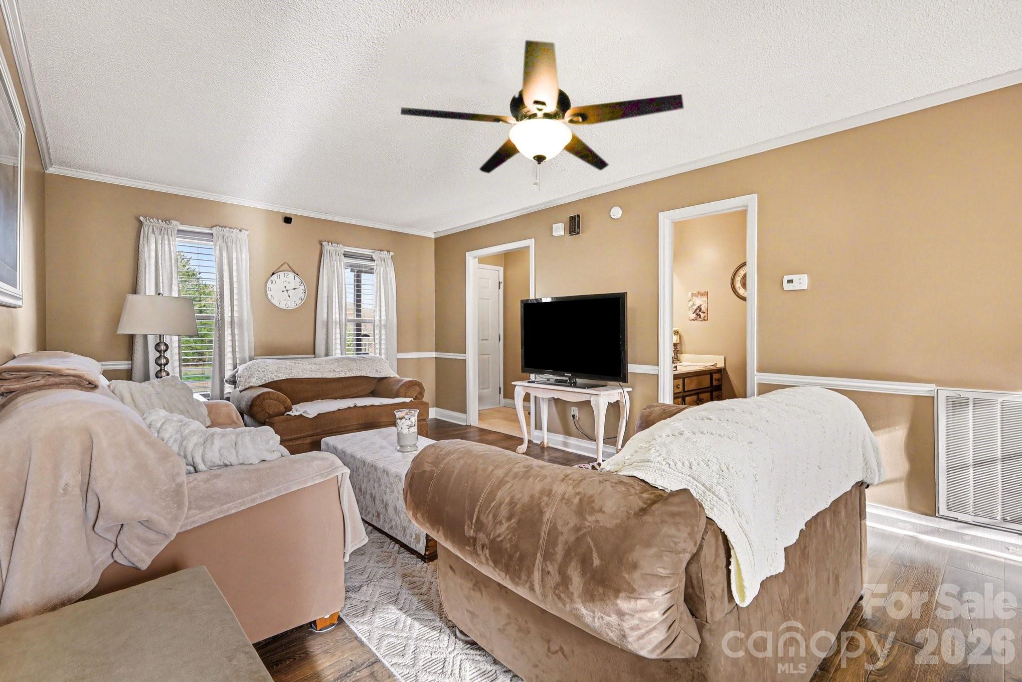 1162 Crestmont Drive Property Photo 8