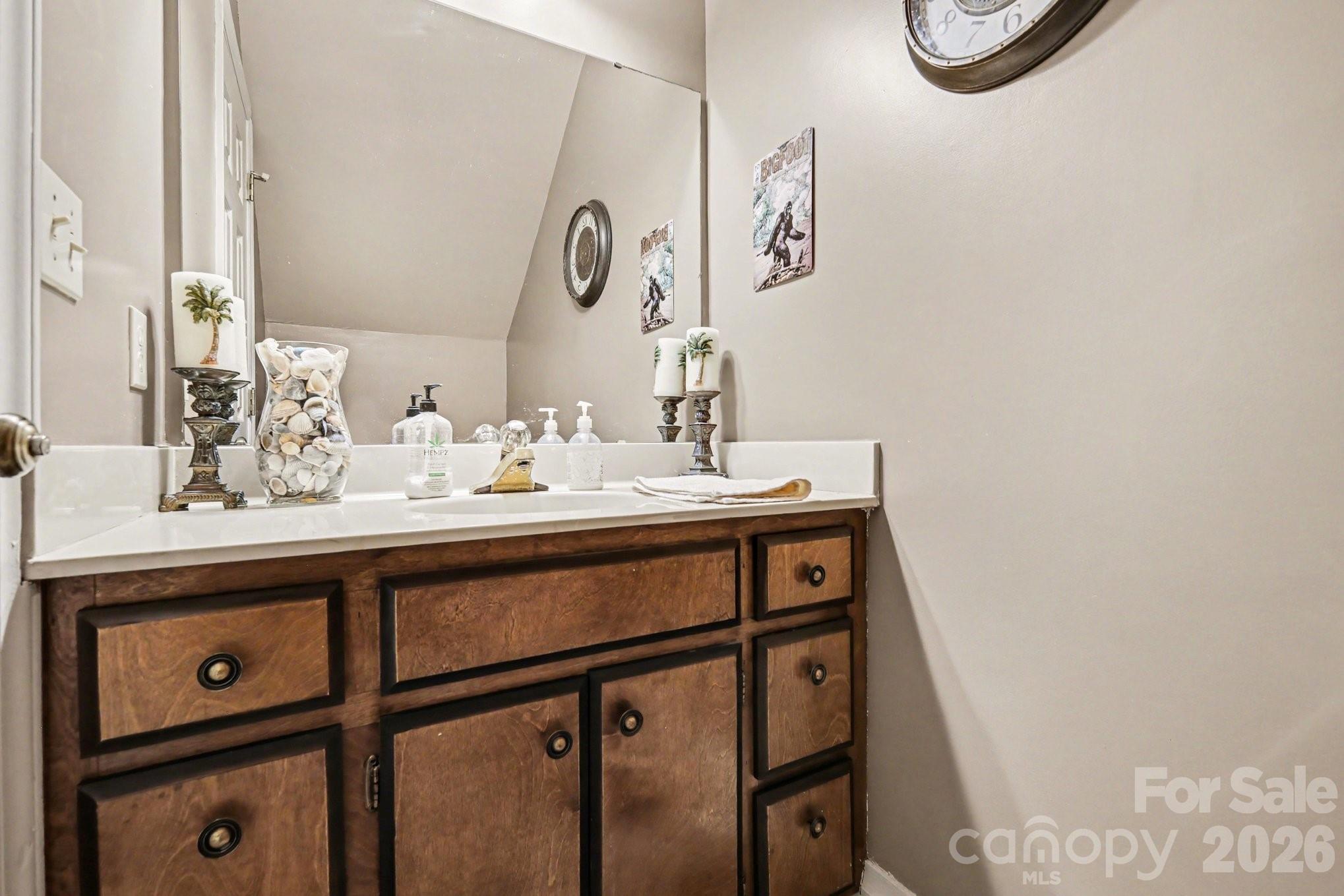 1162 Crestmont Drive Property Photo 13