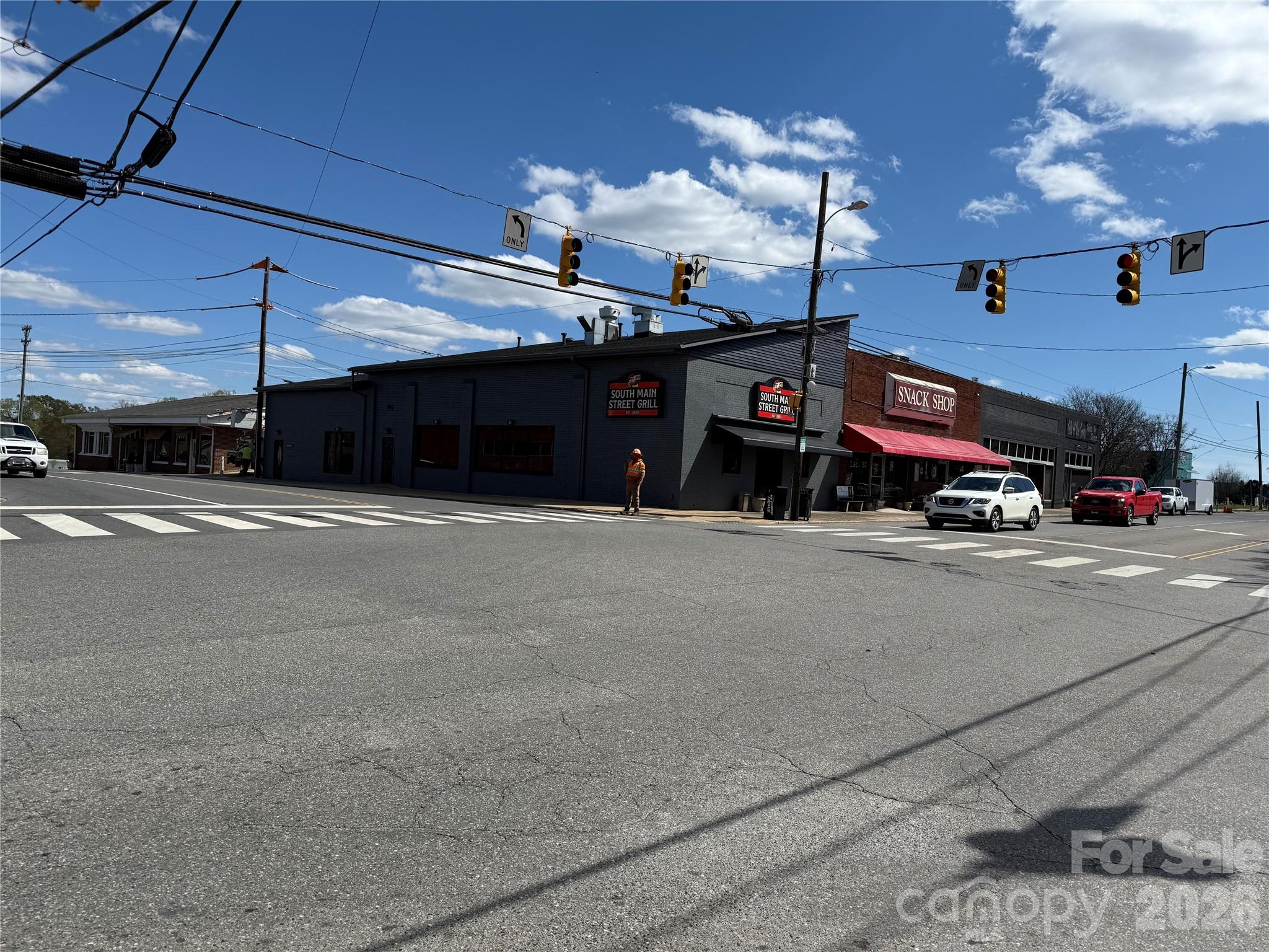 101 S Main Street Property Photo 3