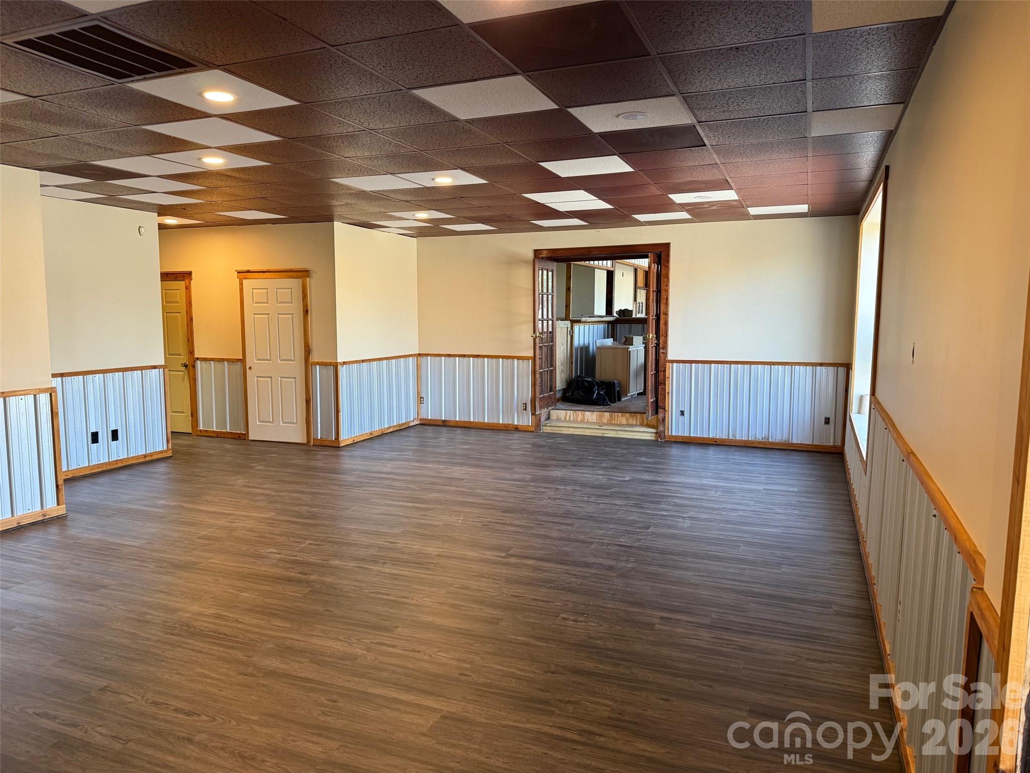101 S Main Street Property Photo 6