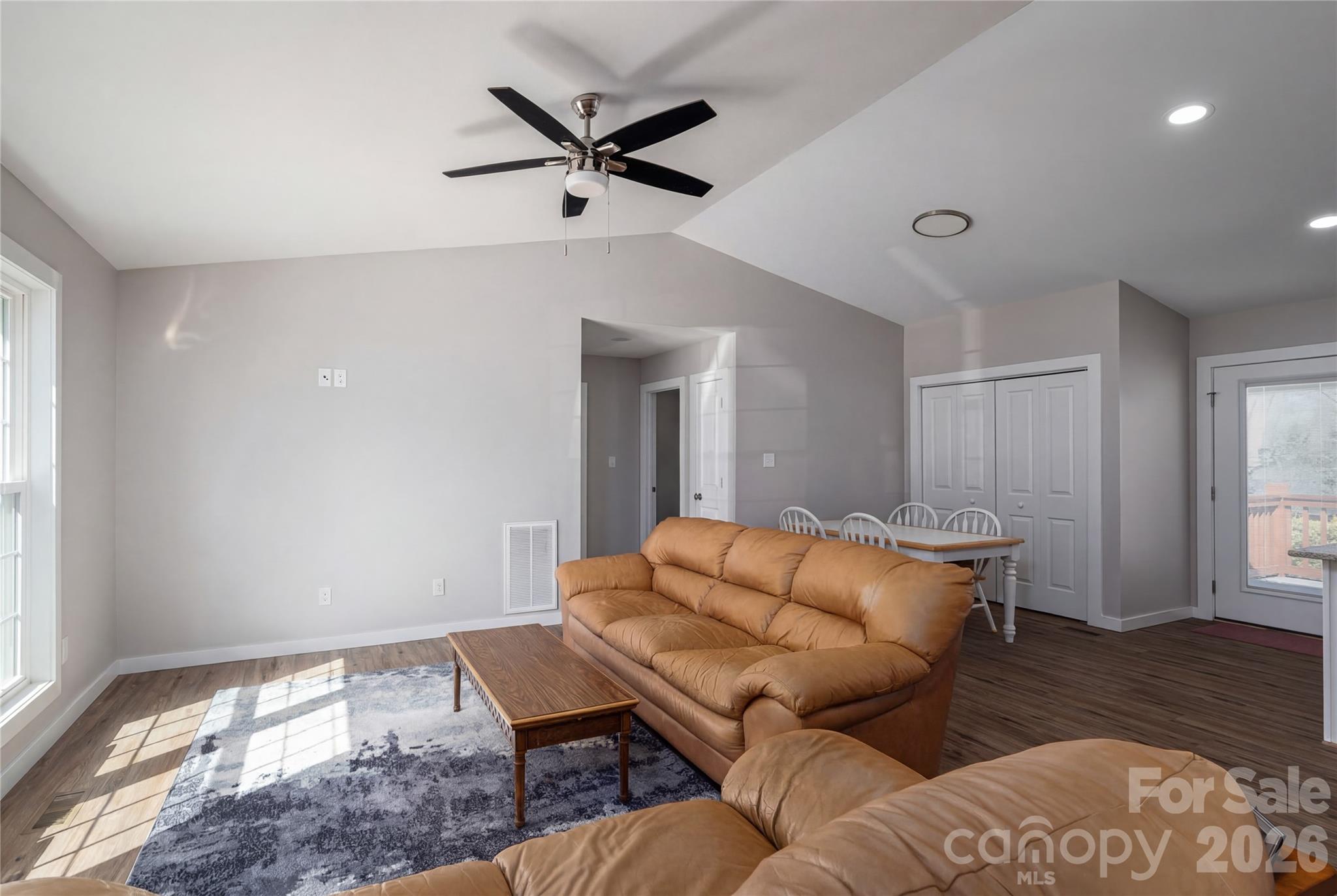 660 W 9th Street Property Photo 10