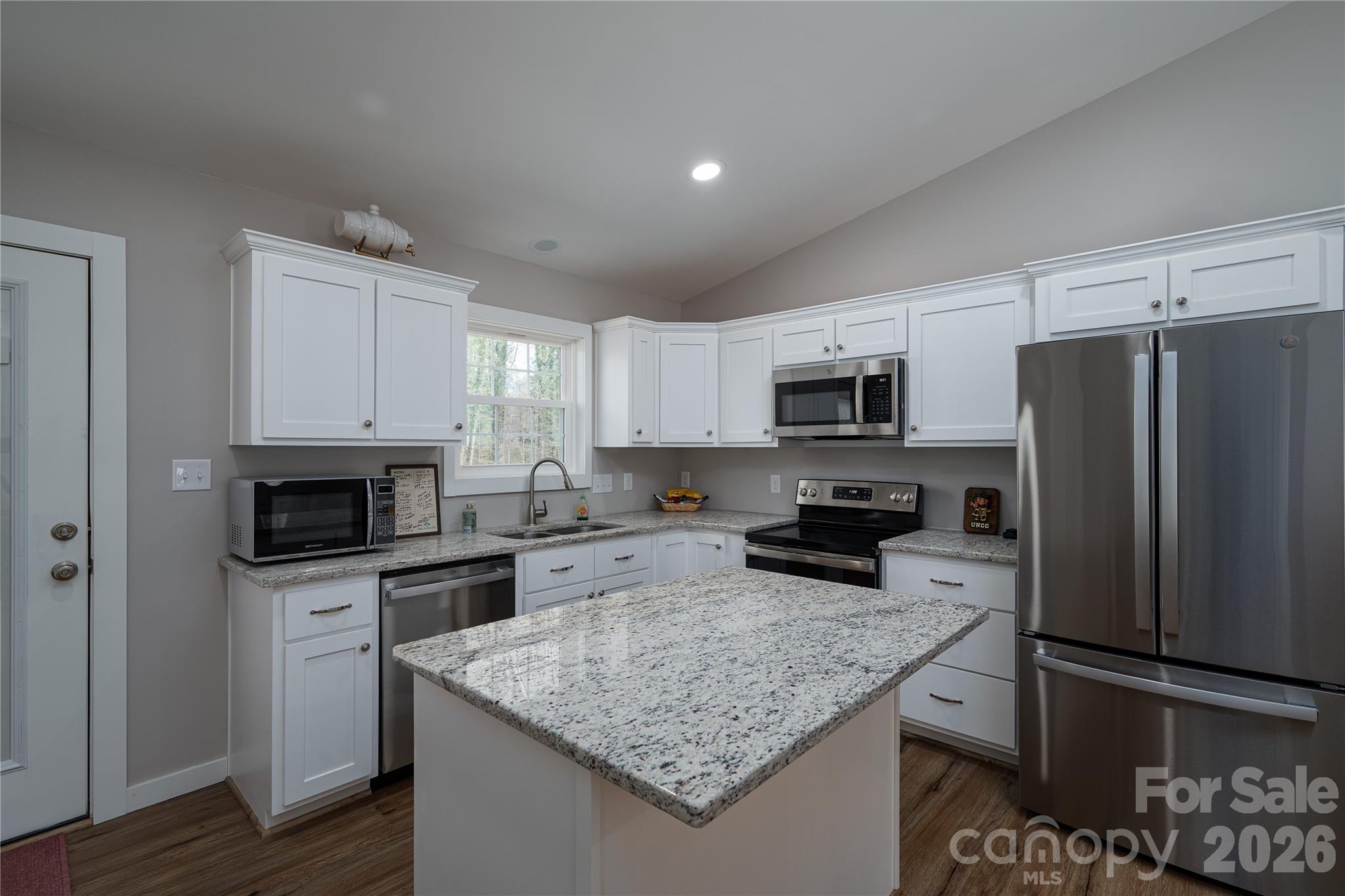 660 W 9th Street Property Photo 14