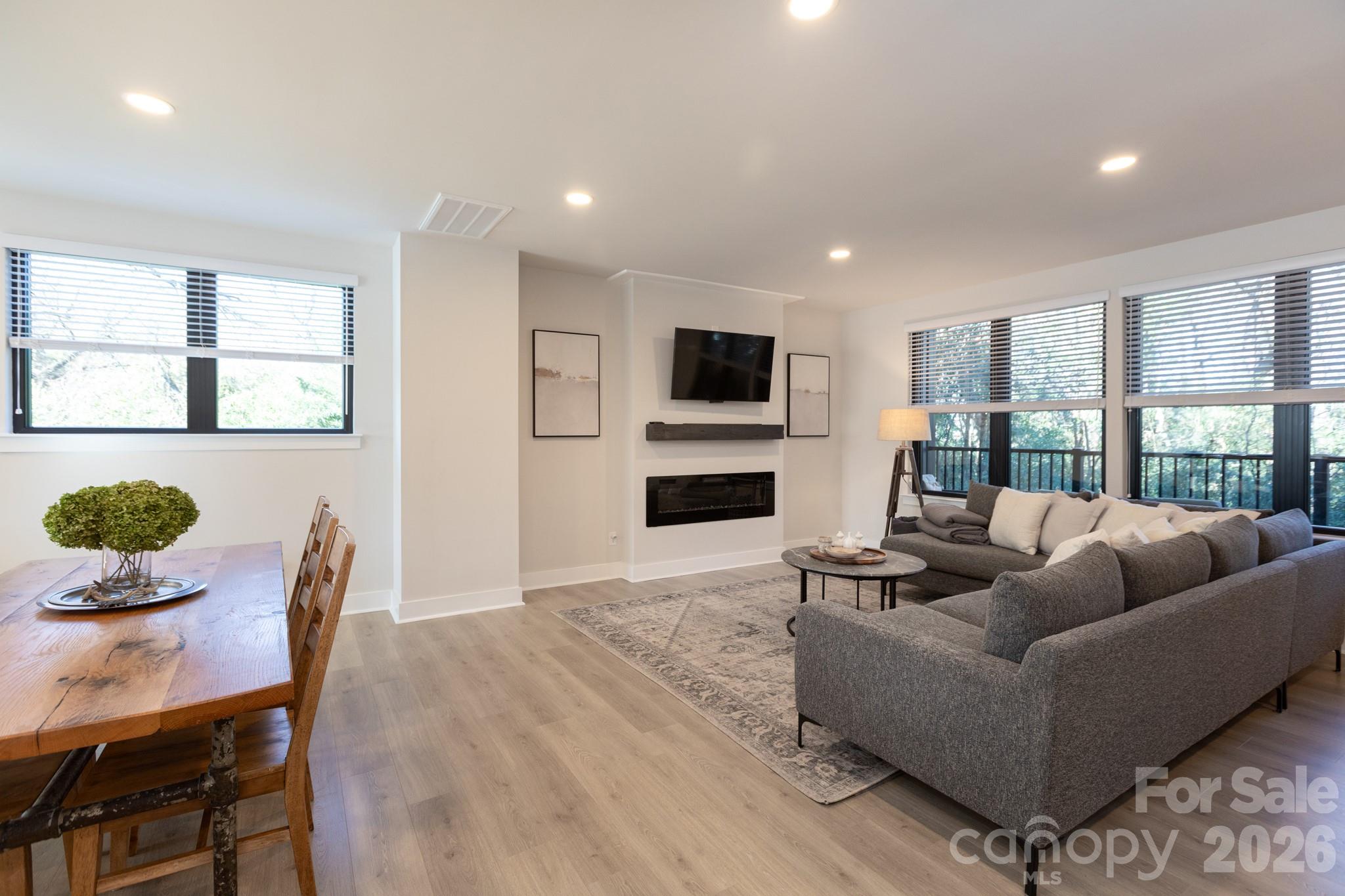 3538 Saker Lane Property Photo 17