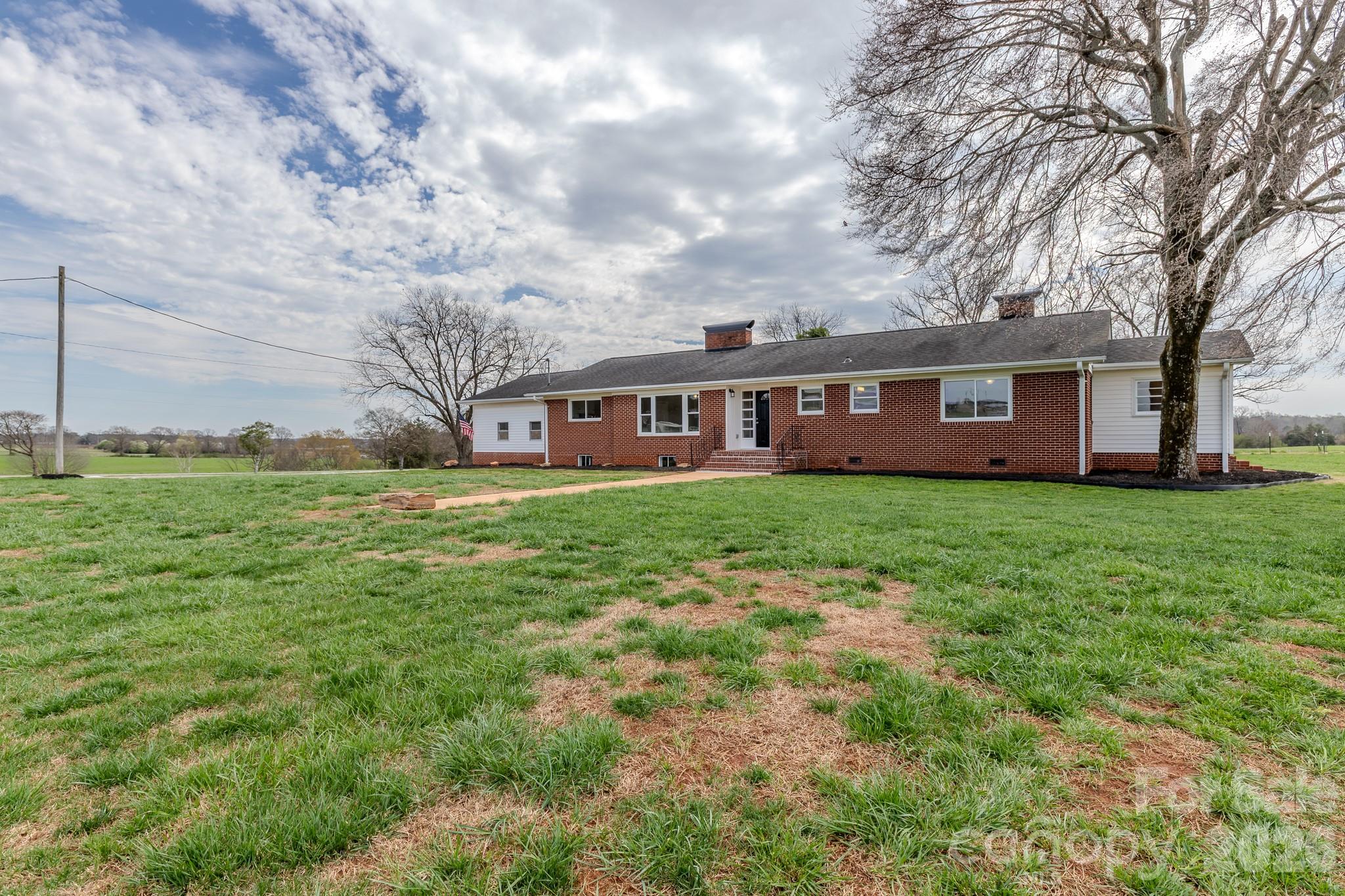 1217 Daniels Road Property Photo 2