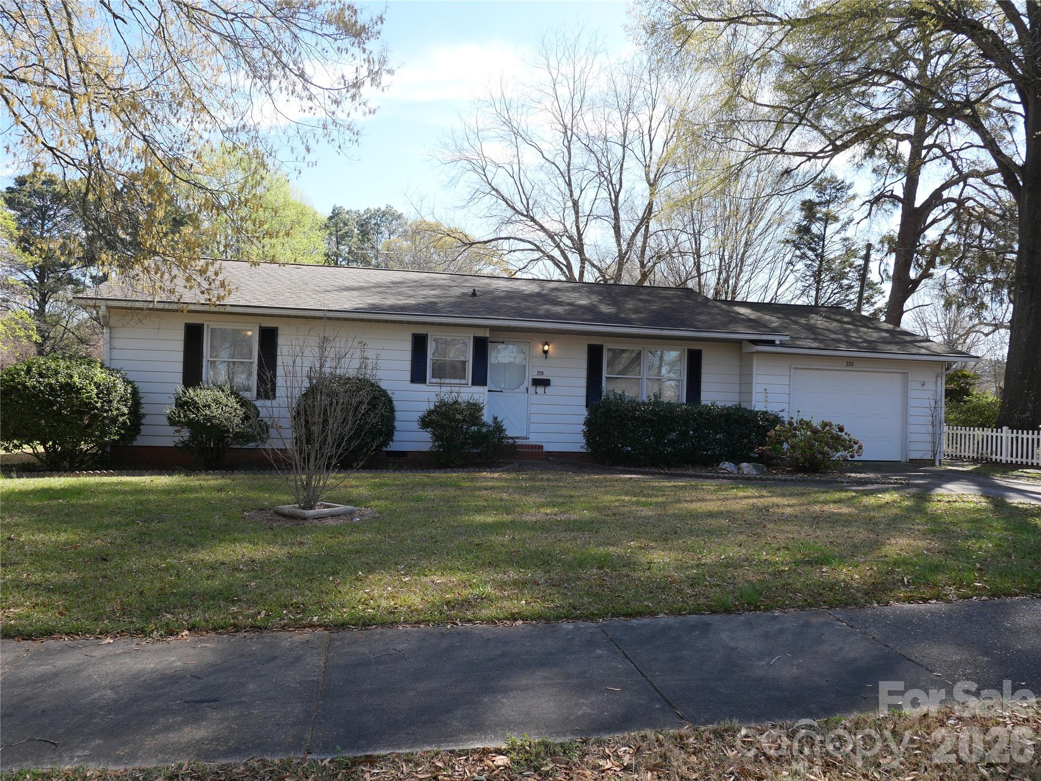220 N Russell Street Property Photo 1
