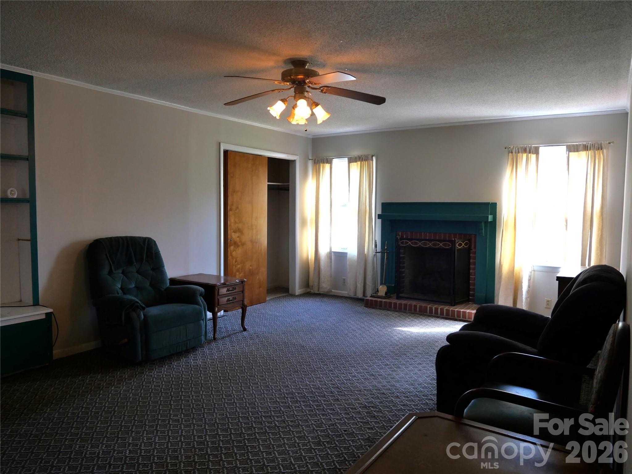220 N Russell Street Property Photo 4