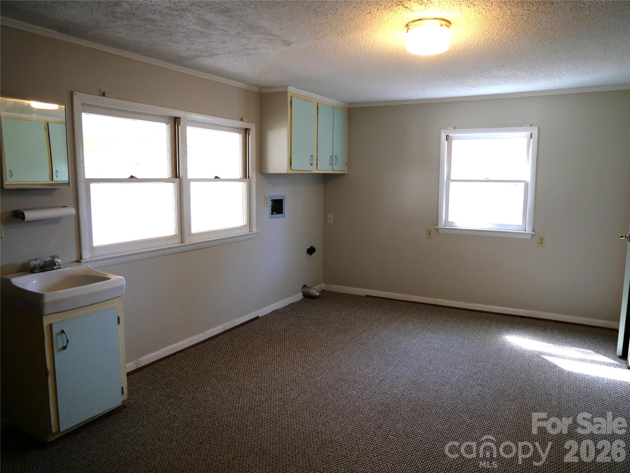 220 N Russell Street Property Photo 16