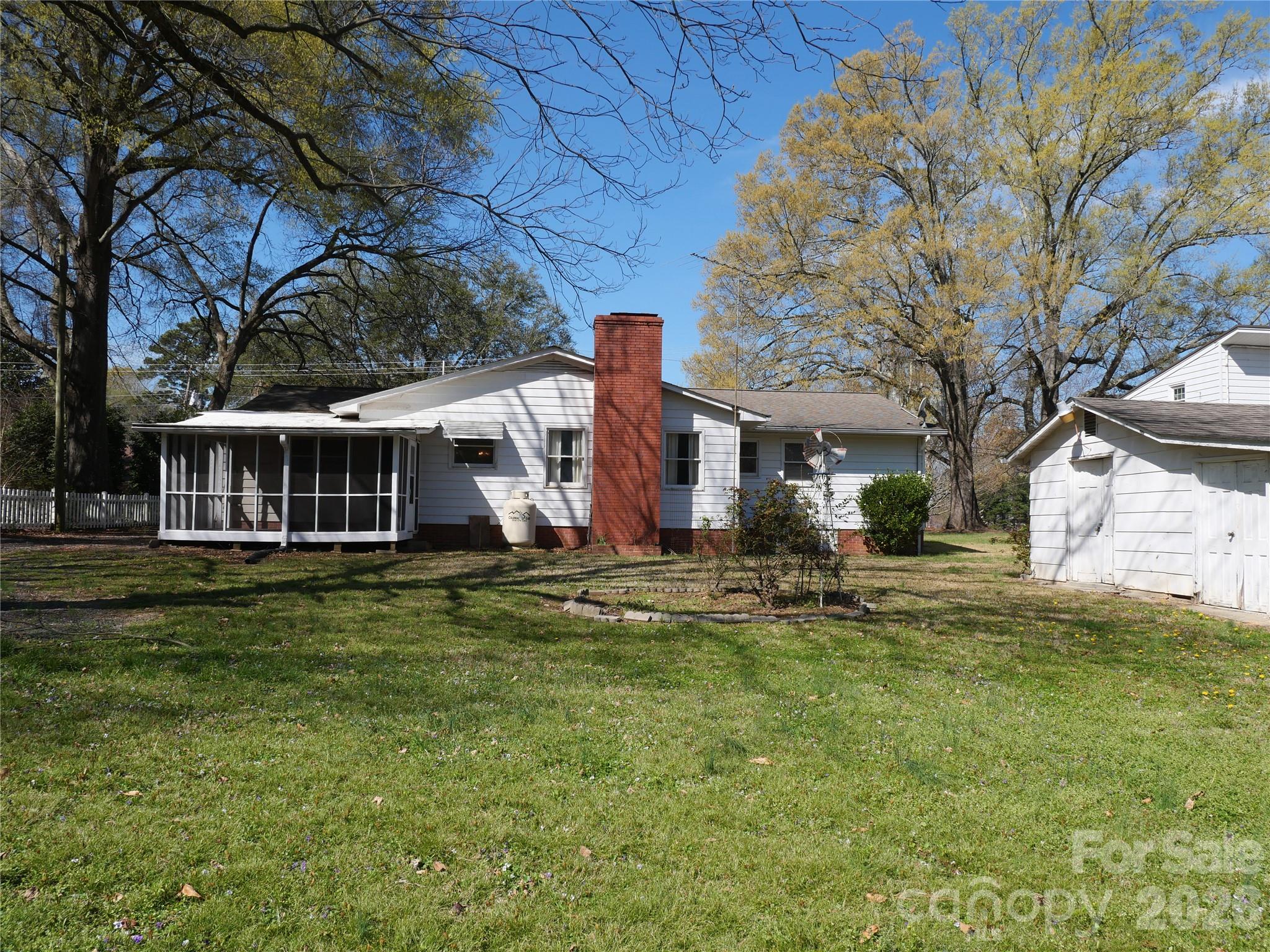 220 N Russell Street Property Photo 22