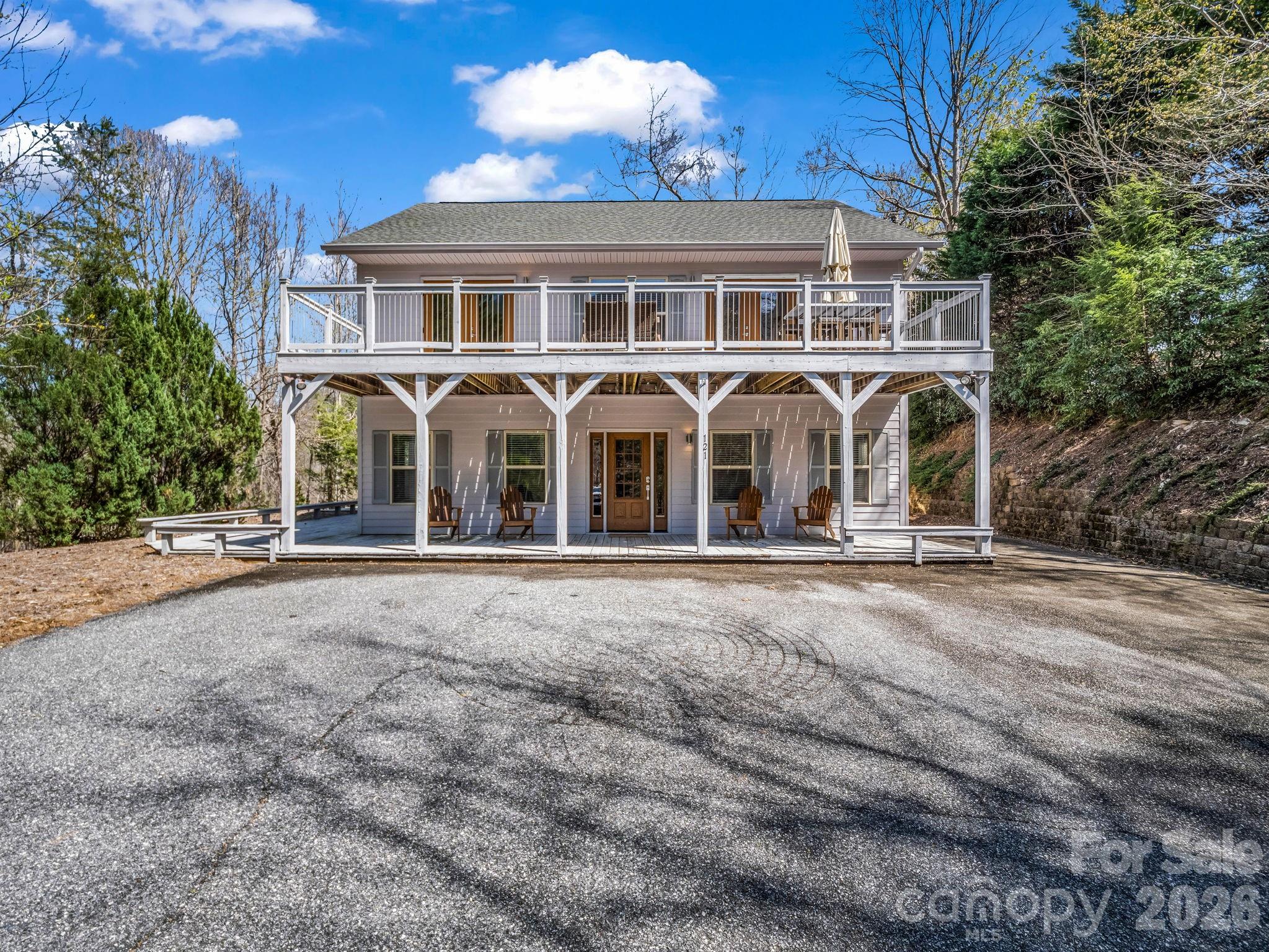 121 Fern Loop Property Photo 1