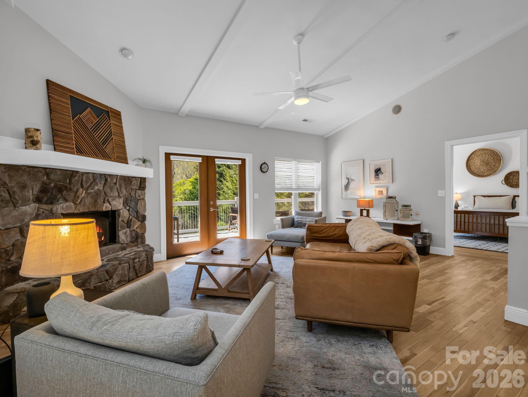 121 Fern Loop Property Photo 2