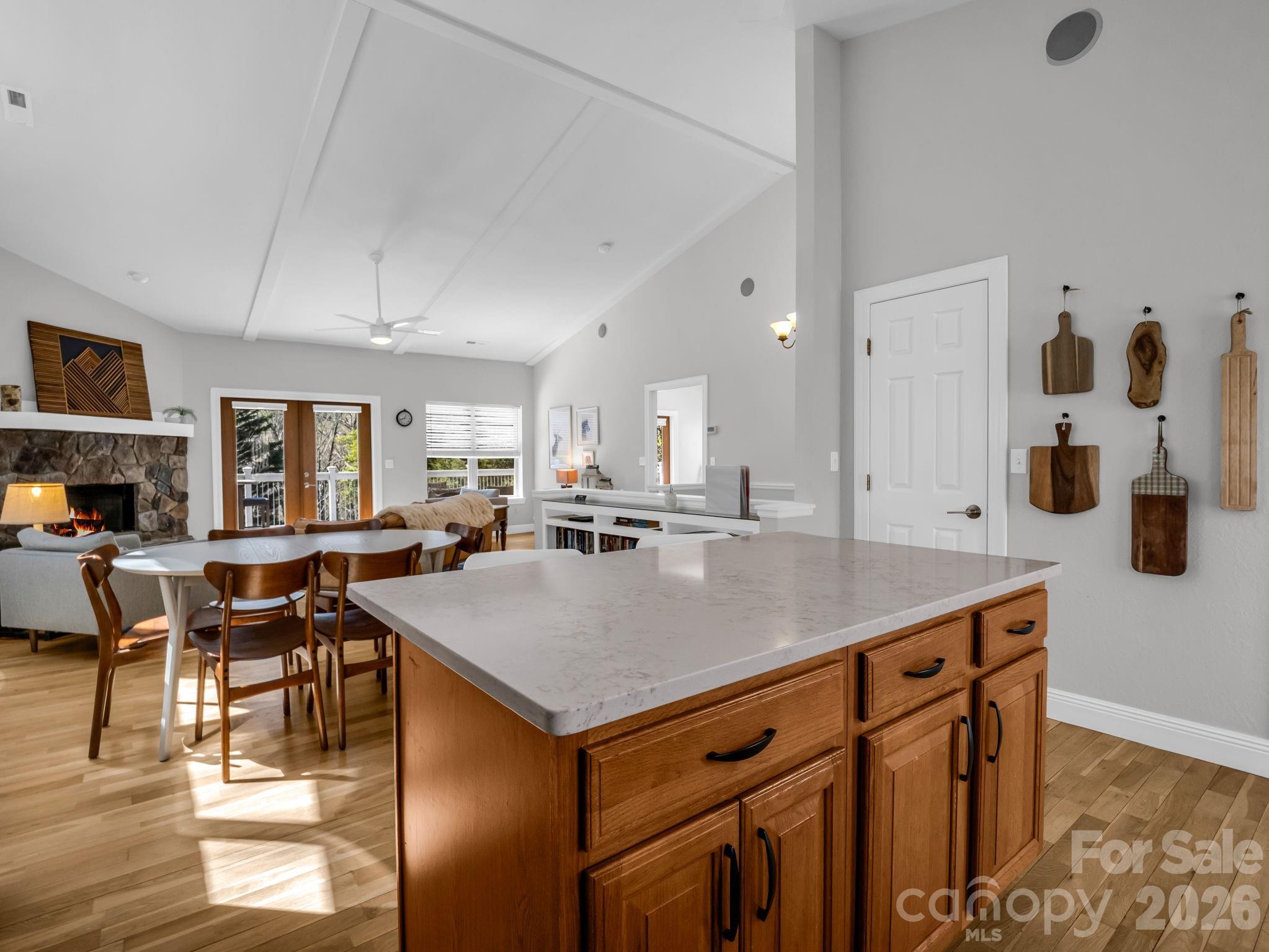 121 Fern Loop Property Photo 7
