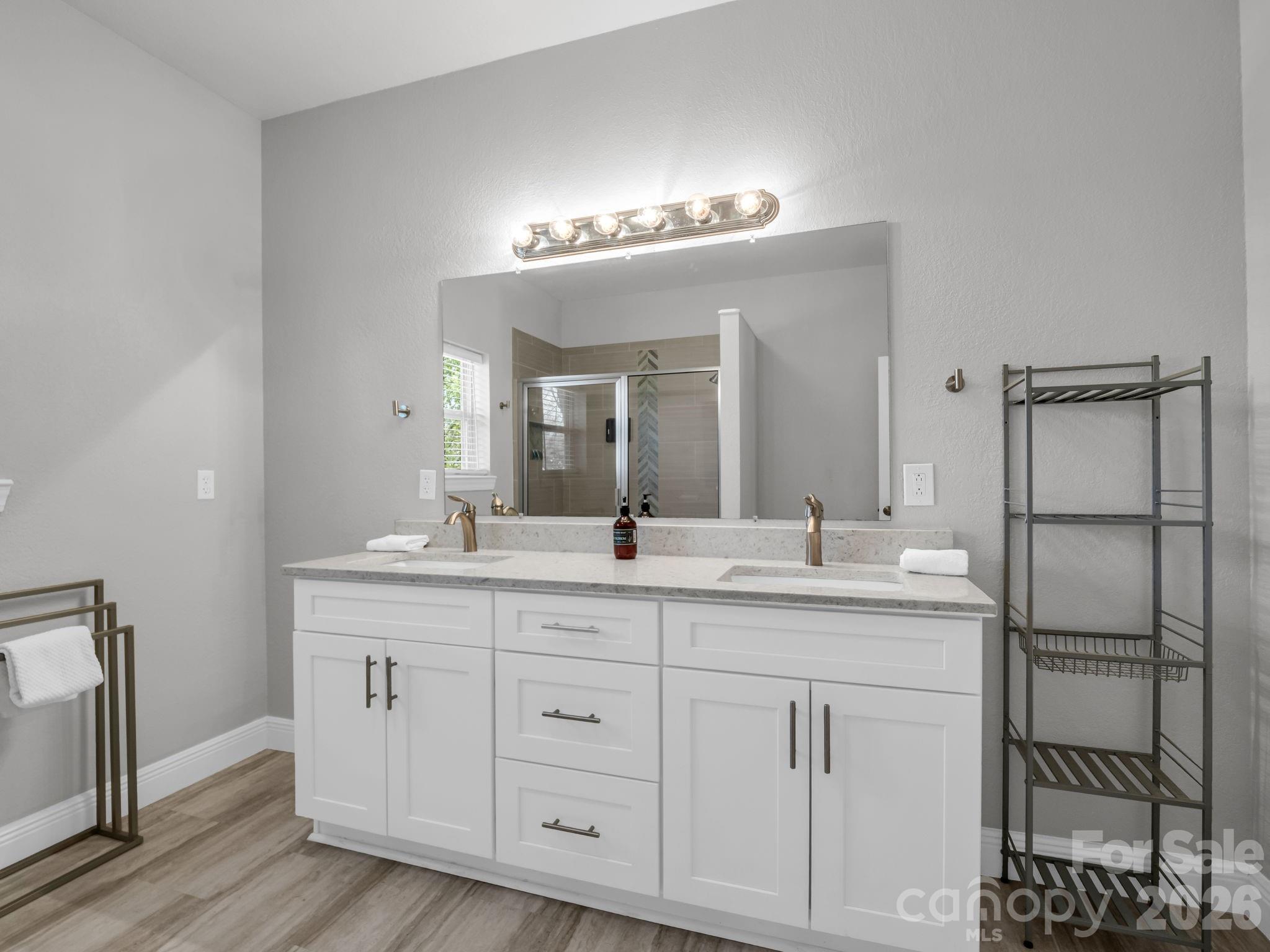 121 Fern Loop Property Photo 12