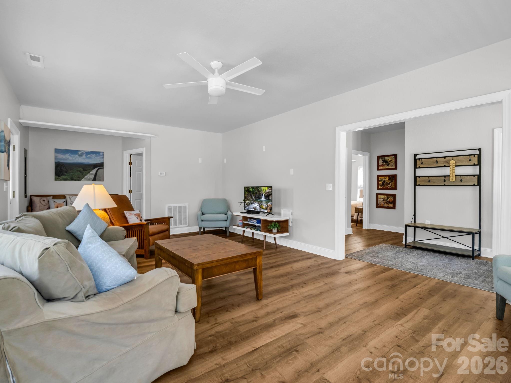121 Fern Loop Property Photo 16