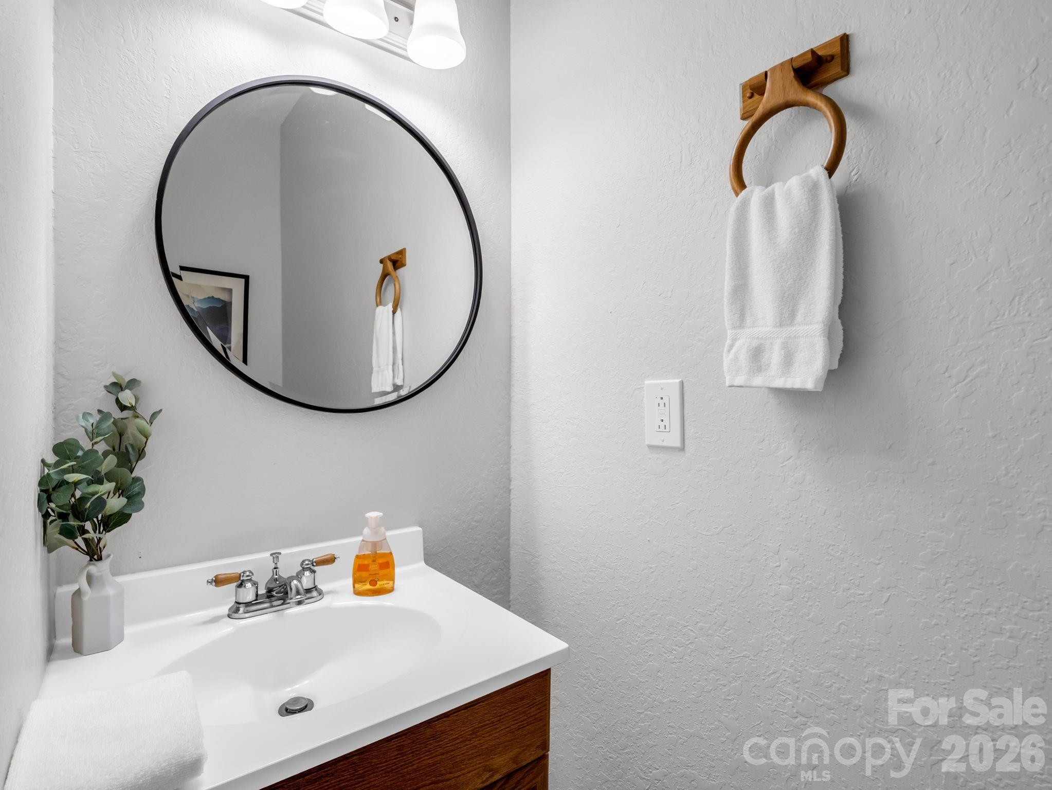 121 Fern Loop Property Photo 22