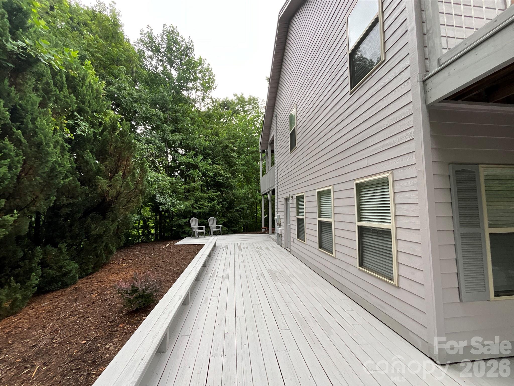 121 Fern Loop Property Photo 24